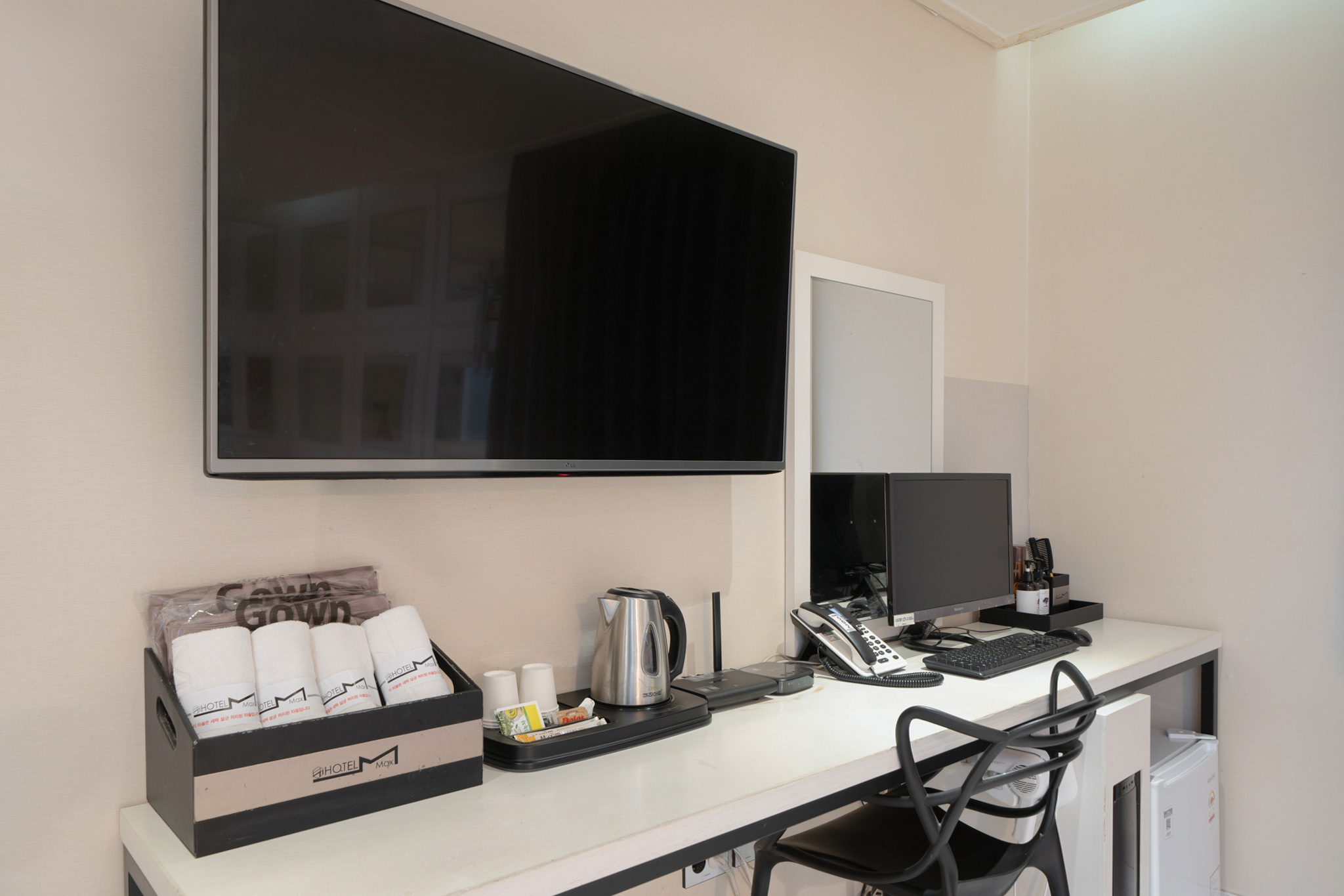 room detail thumbnail 2