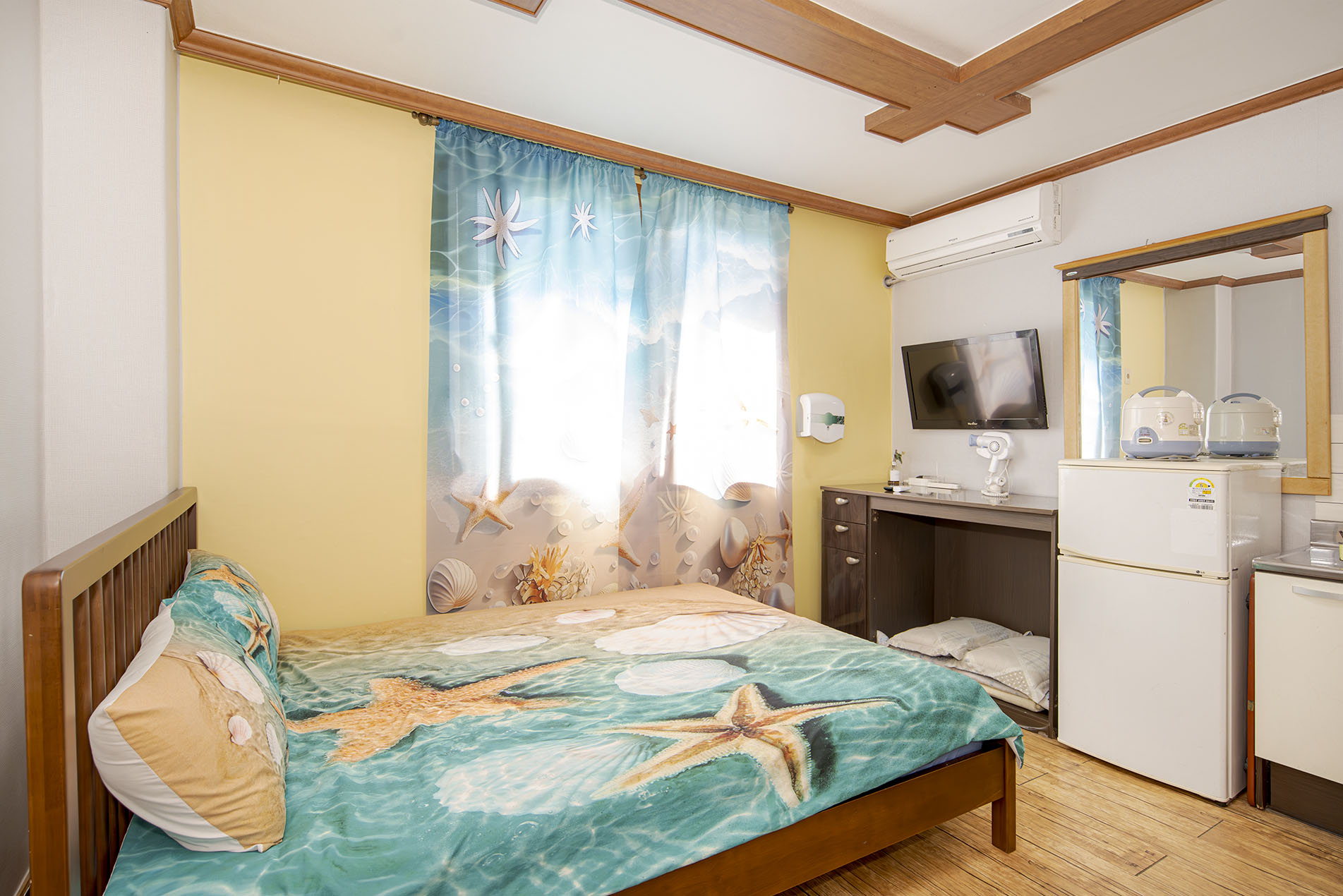room detail thumbnail 1