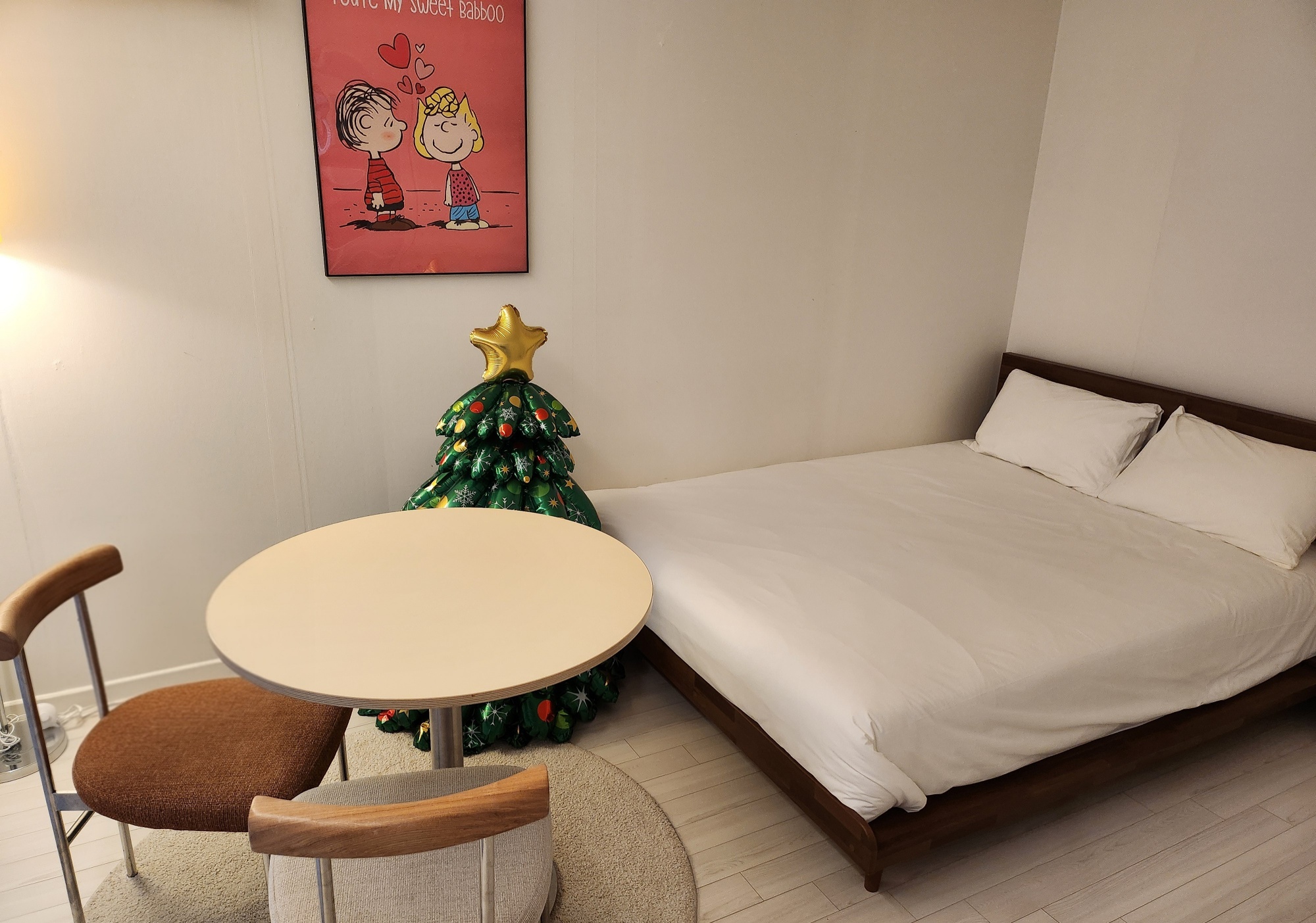 room detail thumbnail 2