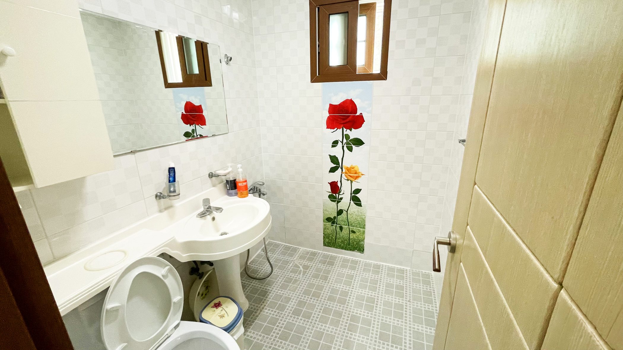 room detail thumbnail 1