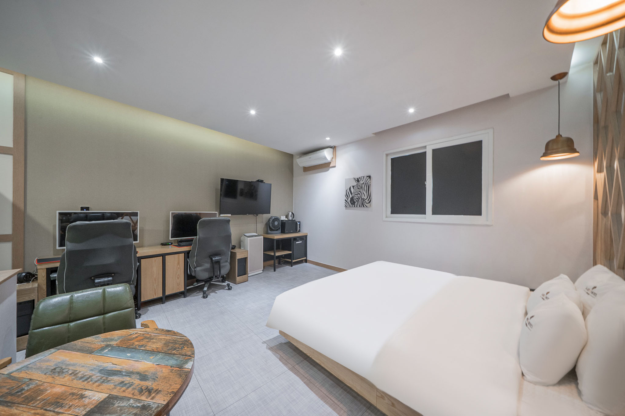 room detail thumbnail 0