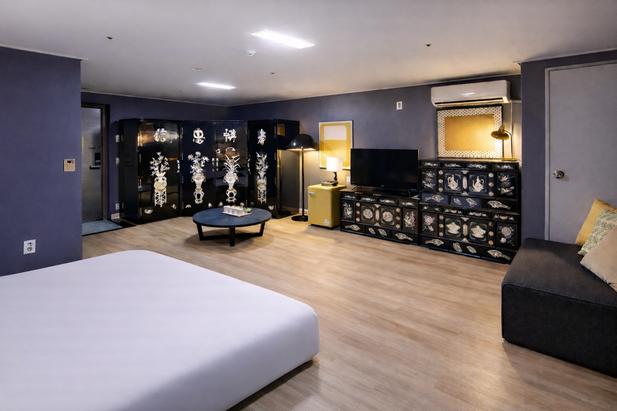room detail thumbnail 1