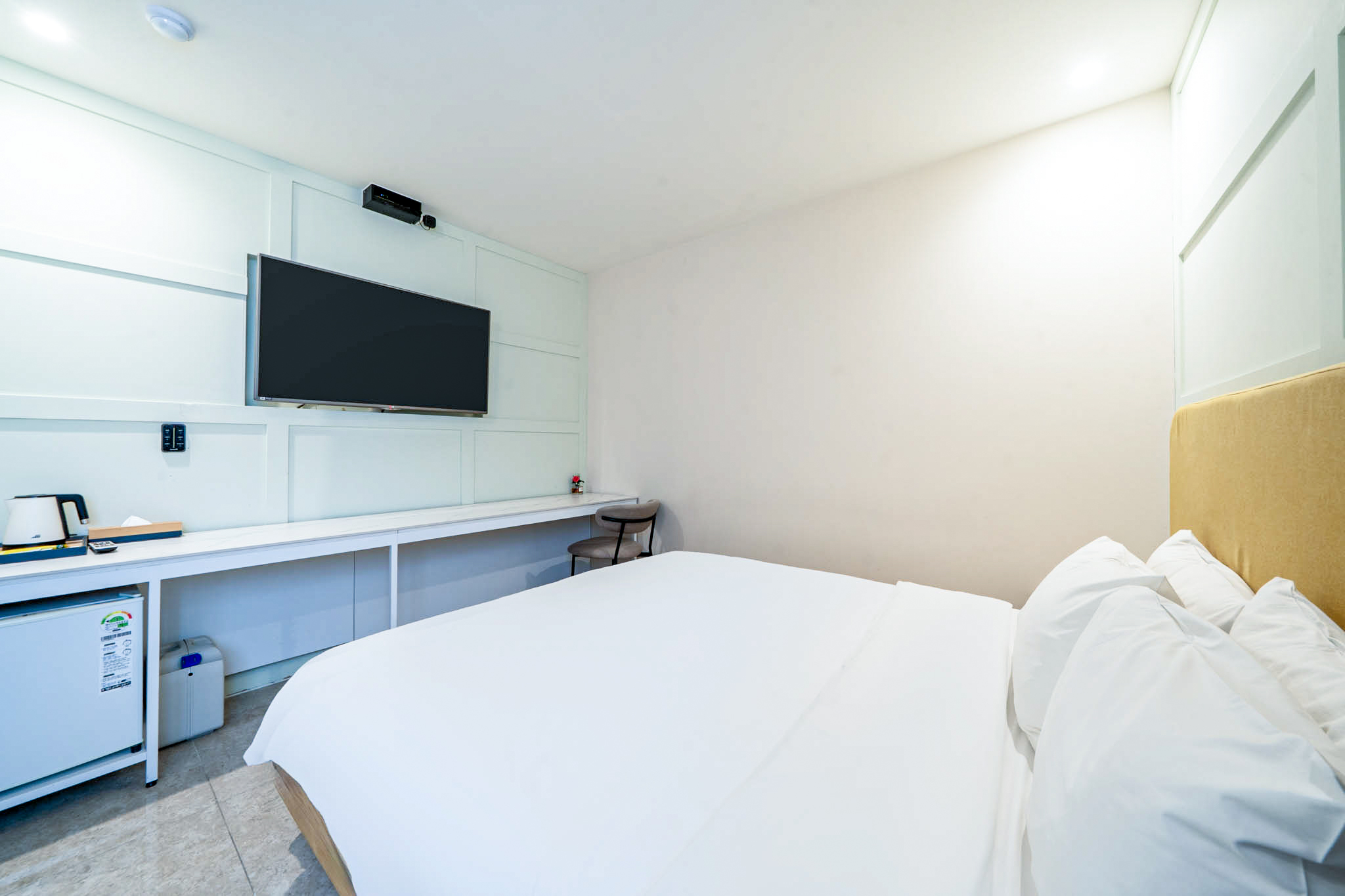 스위트-스타일러 (공기청정기, 대형월풀&스파욕조)(전객실 OTT6종 넷플릭스,디즈니,왓챠,애플티비,유튜브,티빙)