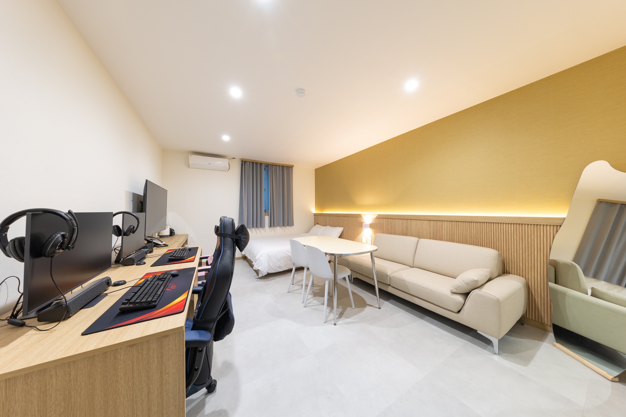 room detail thumbnail 0