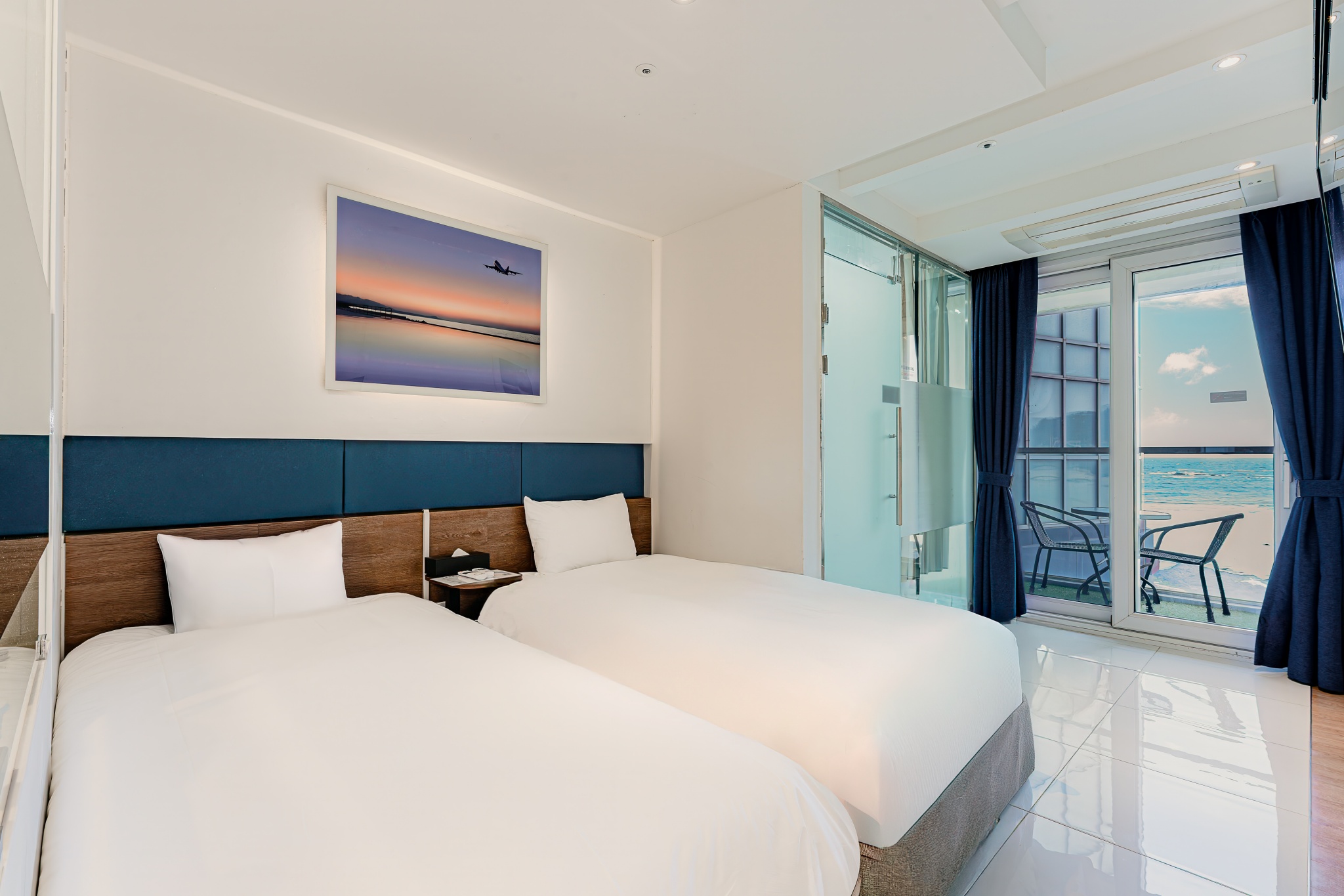 하프 오션뷰 트윈(2인 조식 PKG★아메리카노1잔 무료 제공)