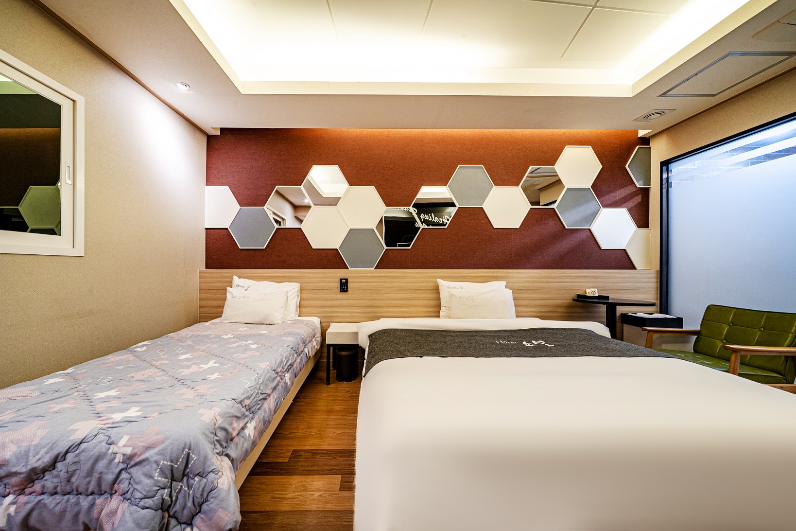 room detail thumbnail 2