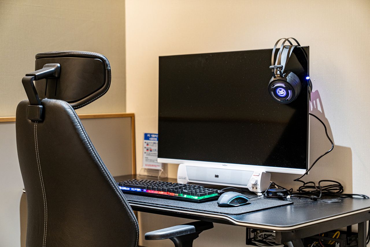 room detail thumbnail 2