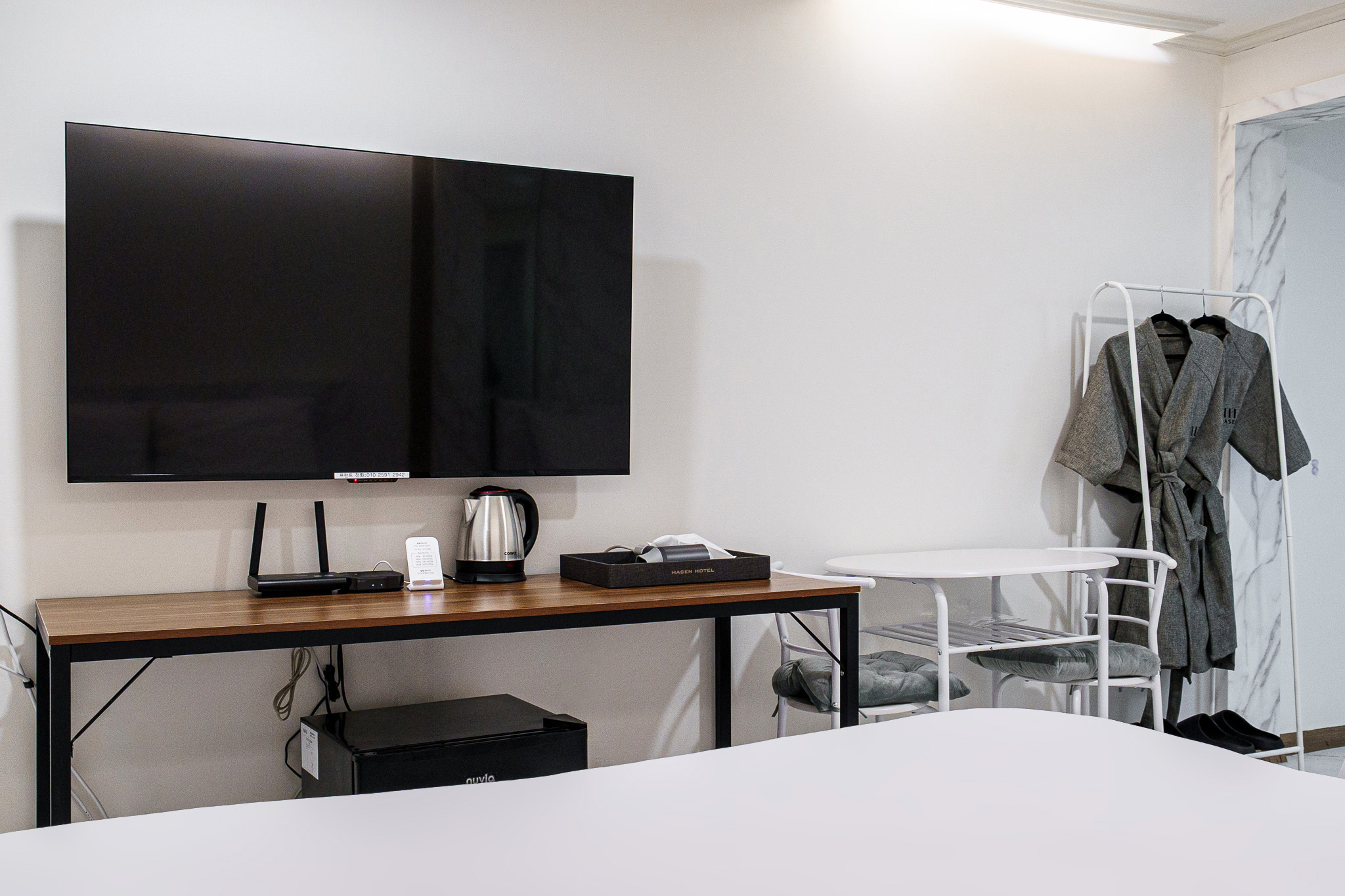 room detail thumbnail 2