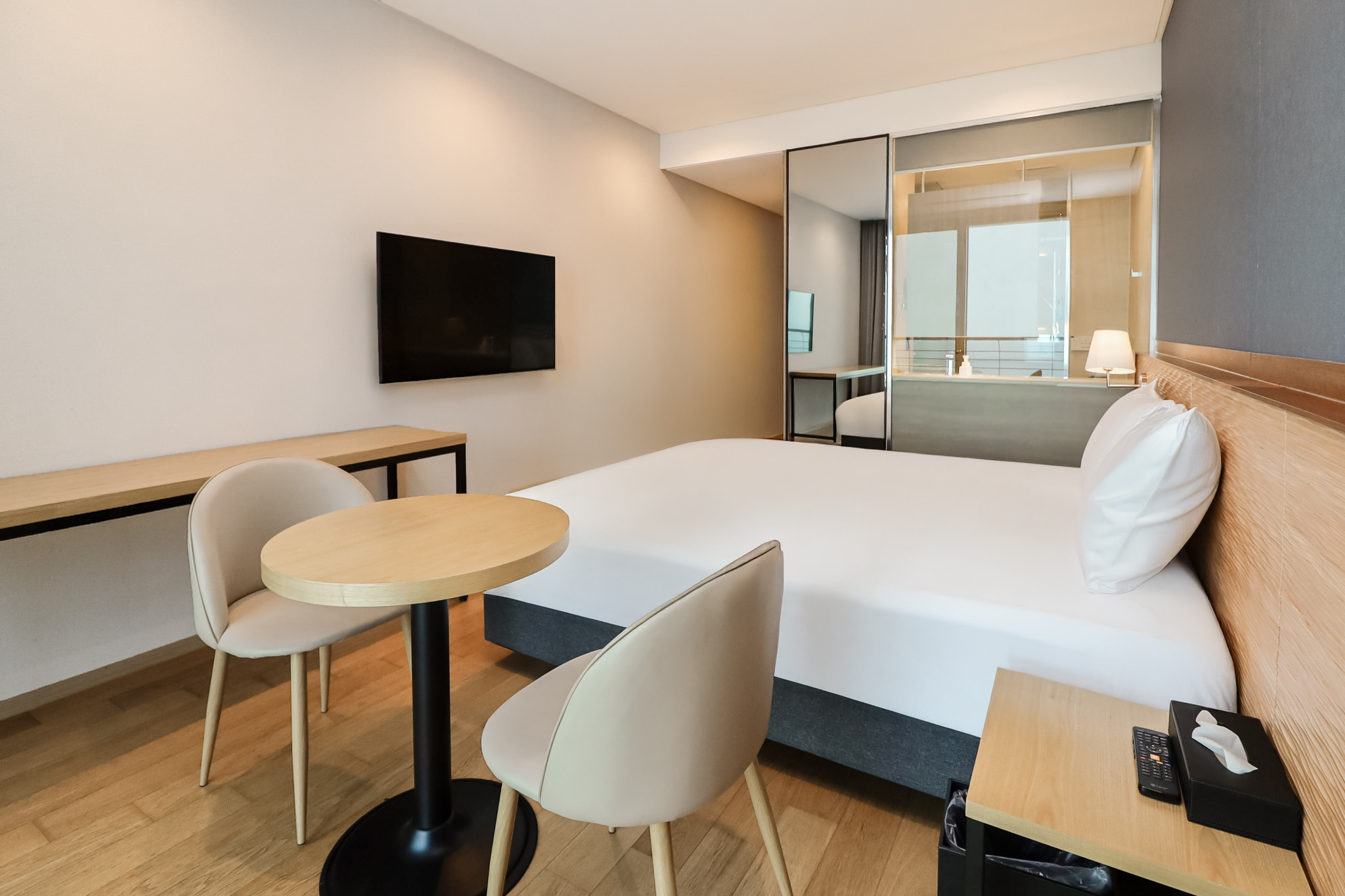 room detail thumbnail 2