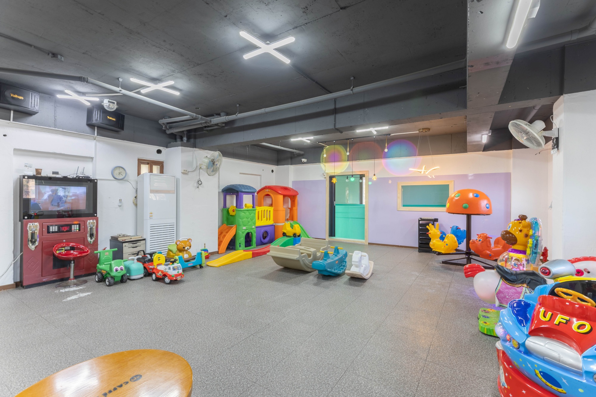 room detail thumbnail 1