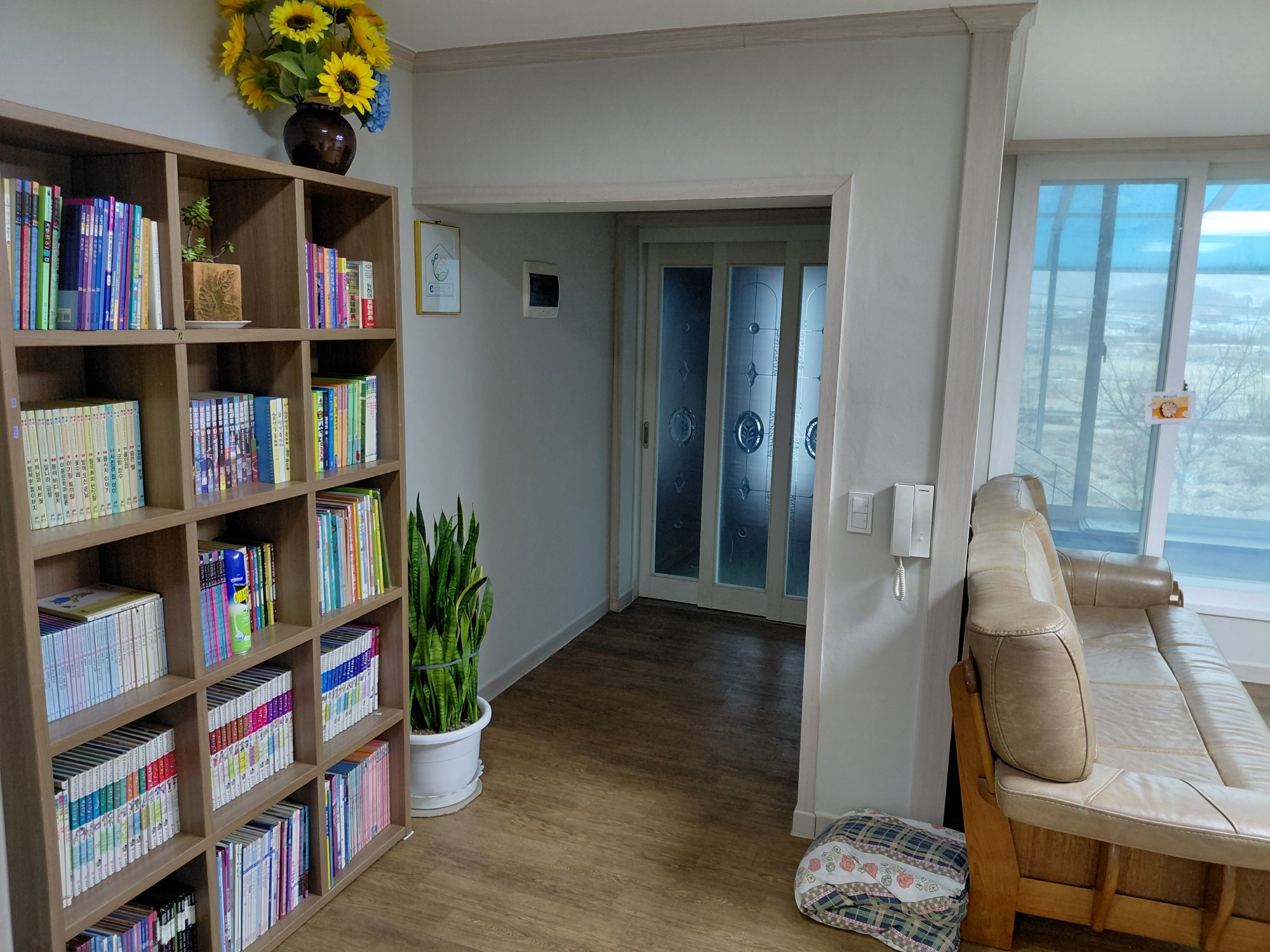 room detail thumbnail 2