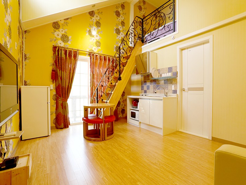 room detail thumbnail 2