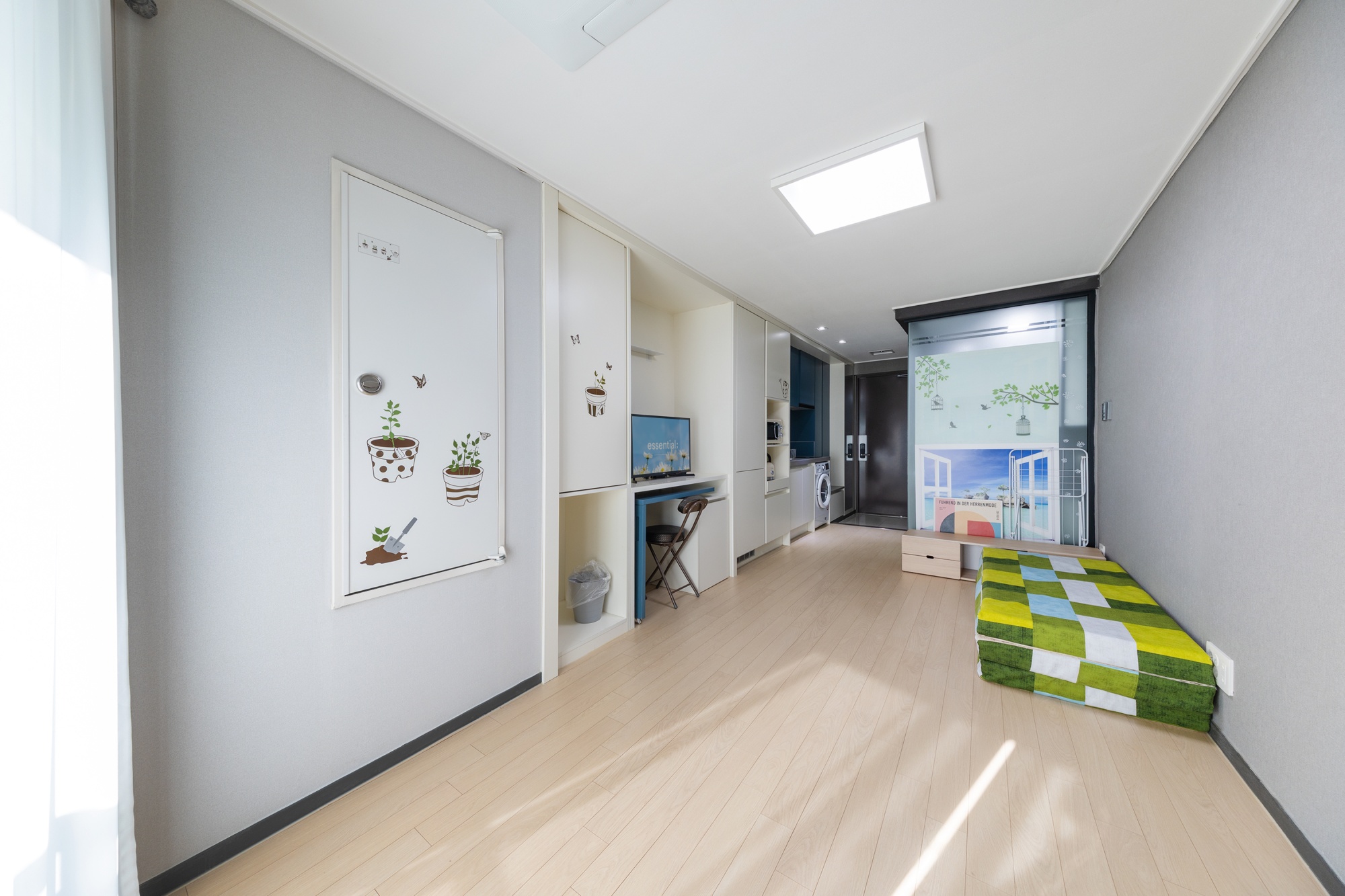 room detail thumbnail 1