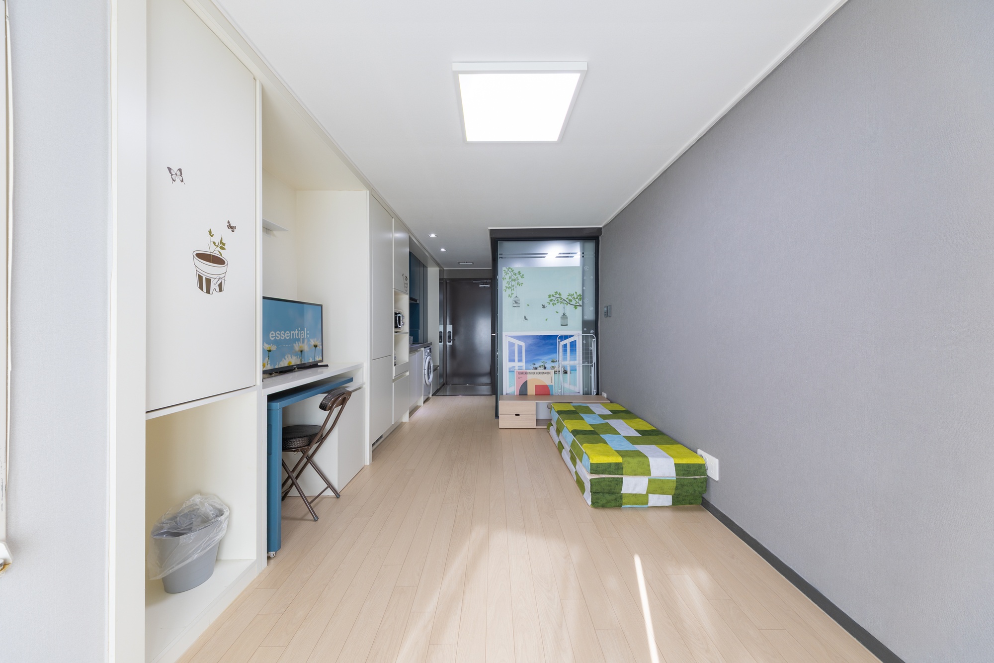 room detail thumbnail 2