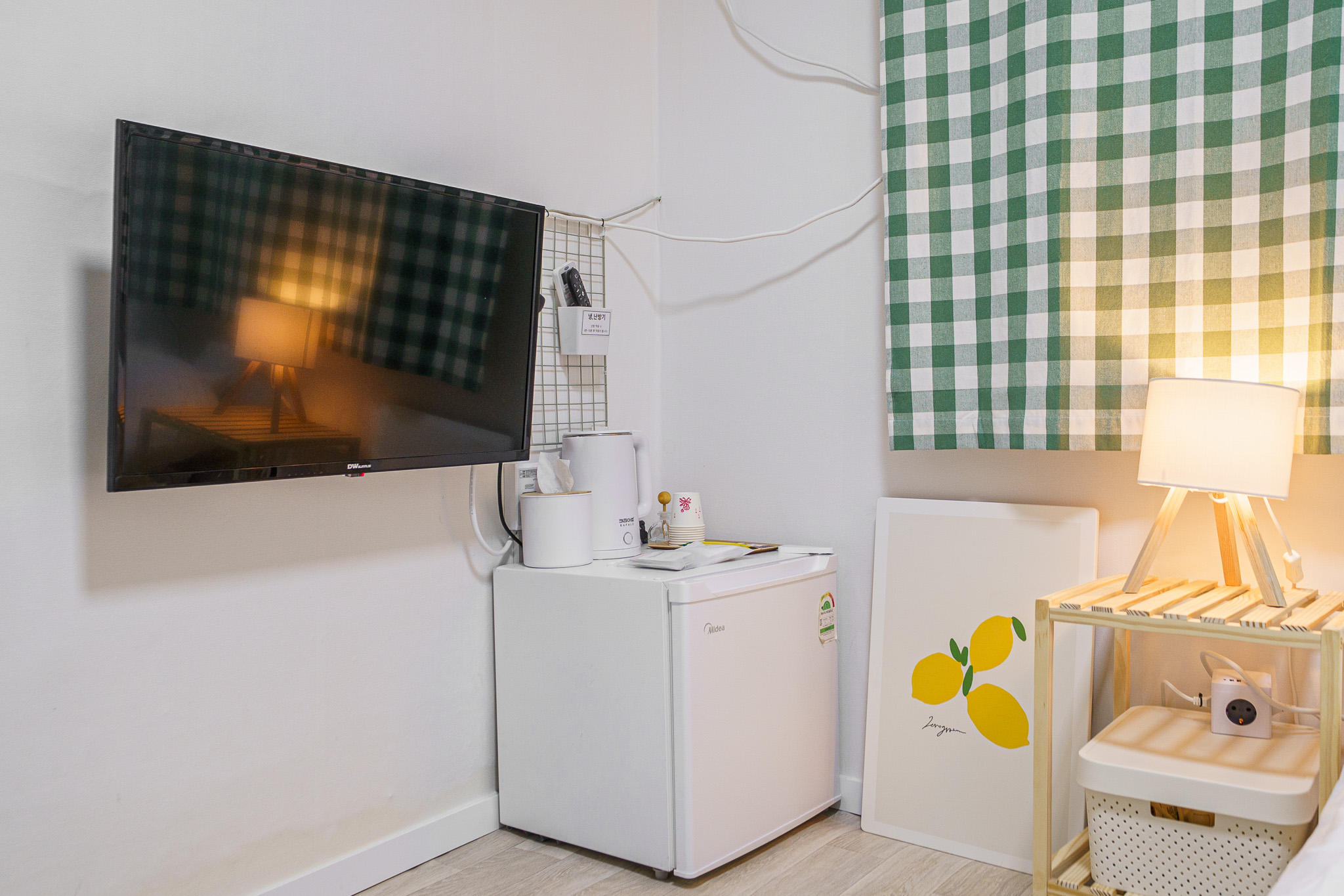 room detail thumbnail 2