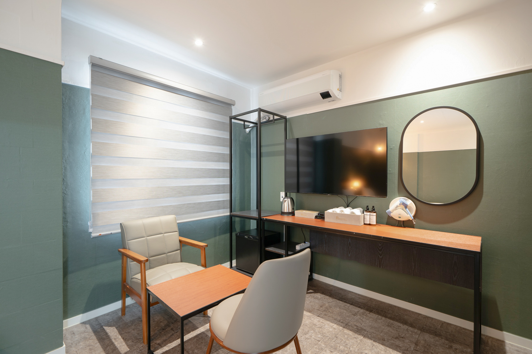 room detail thumbnail 2