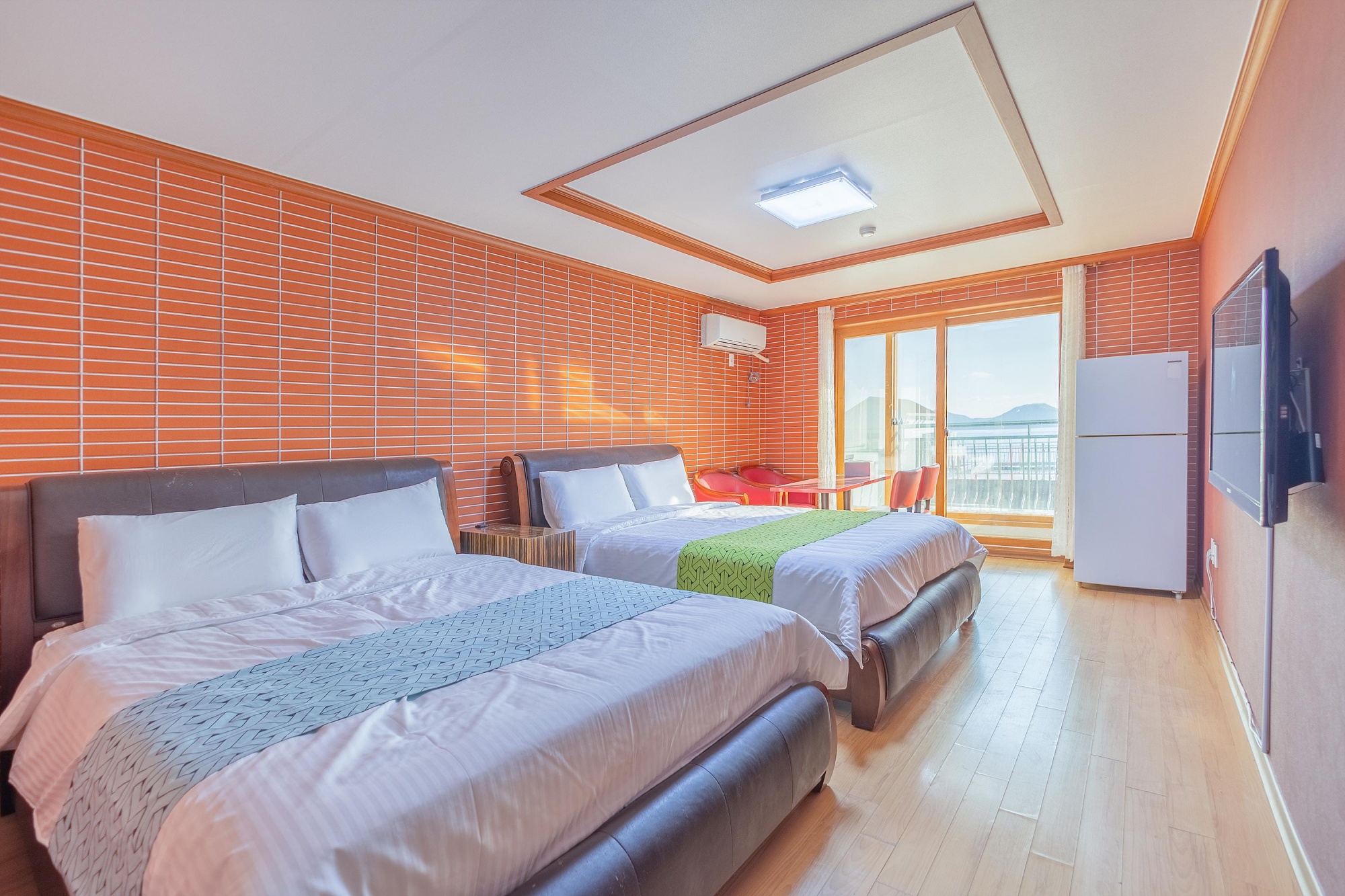 일반 205호(트윈베드퀸+퀸, 30010)