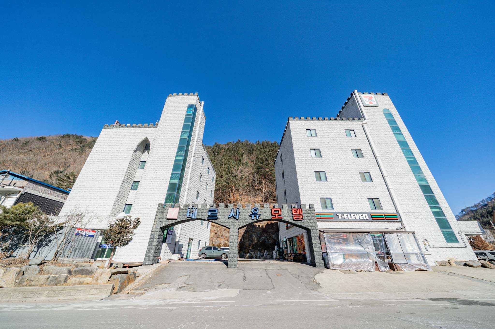 정선 베르사유모텔 외관