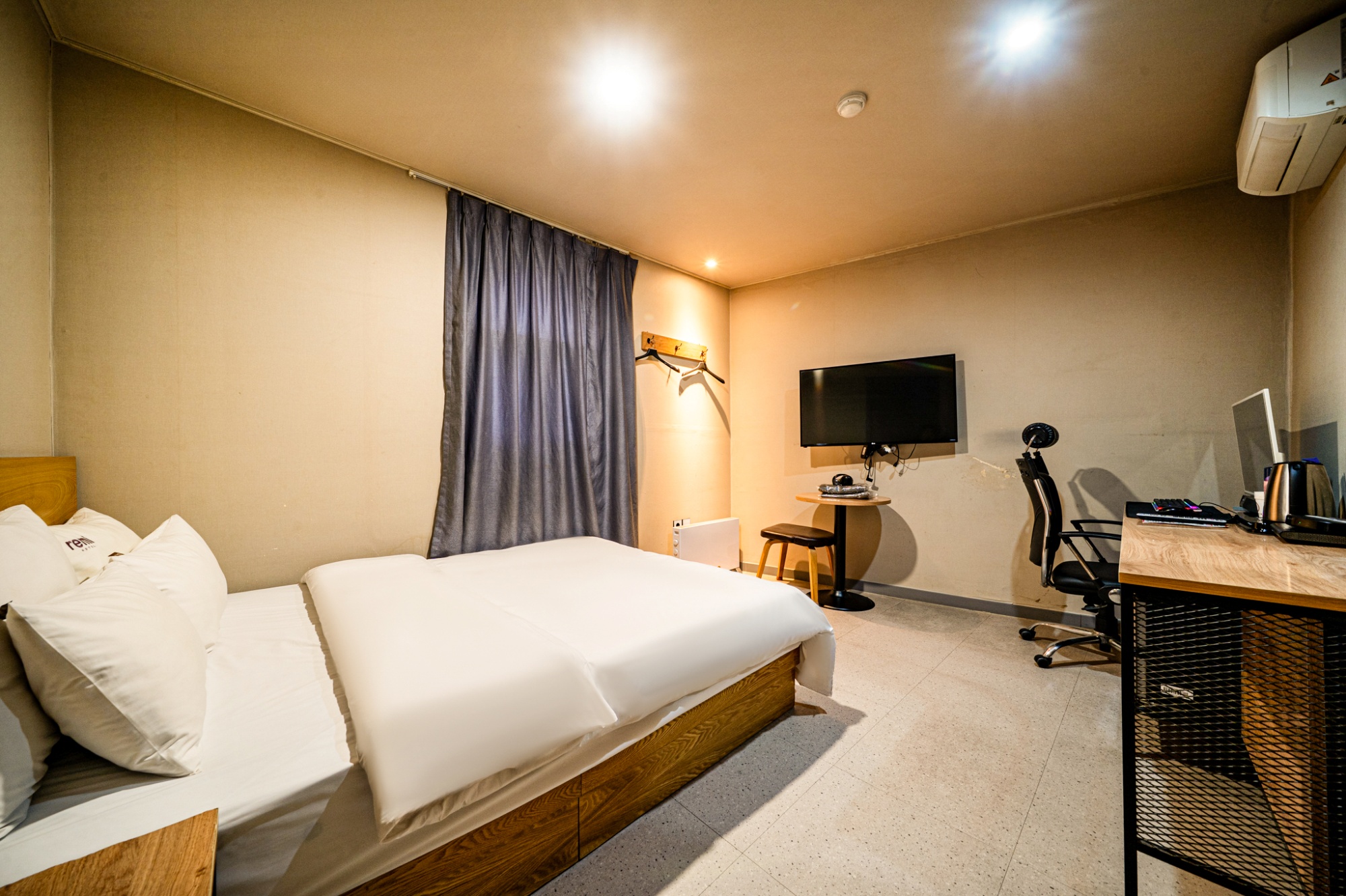 room detail thumbnail 0