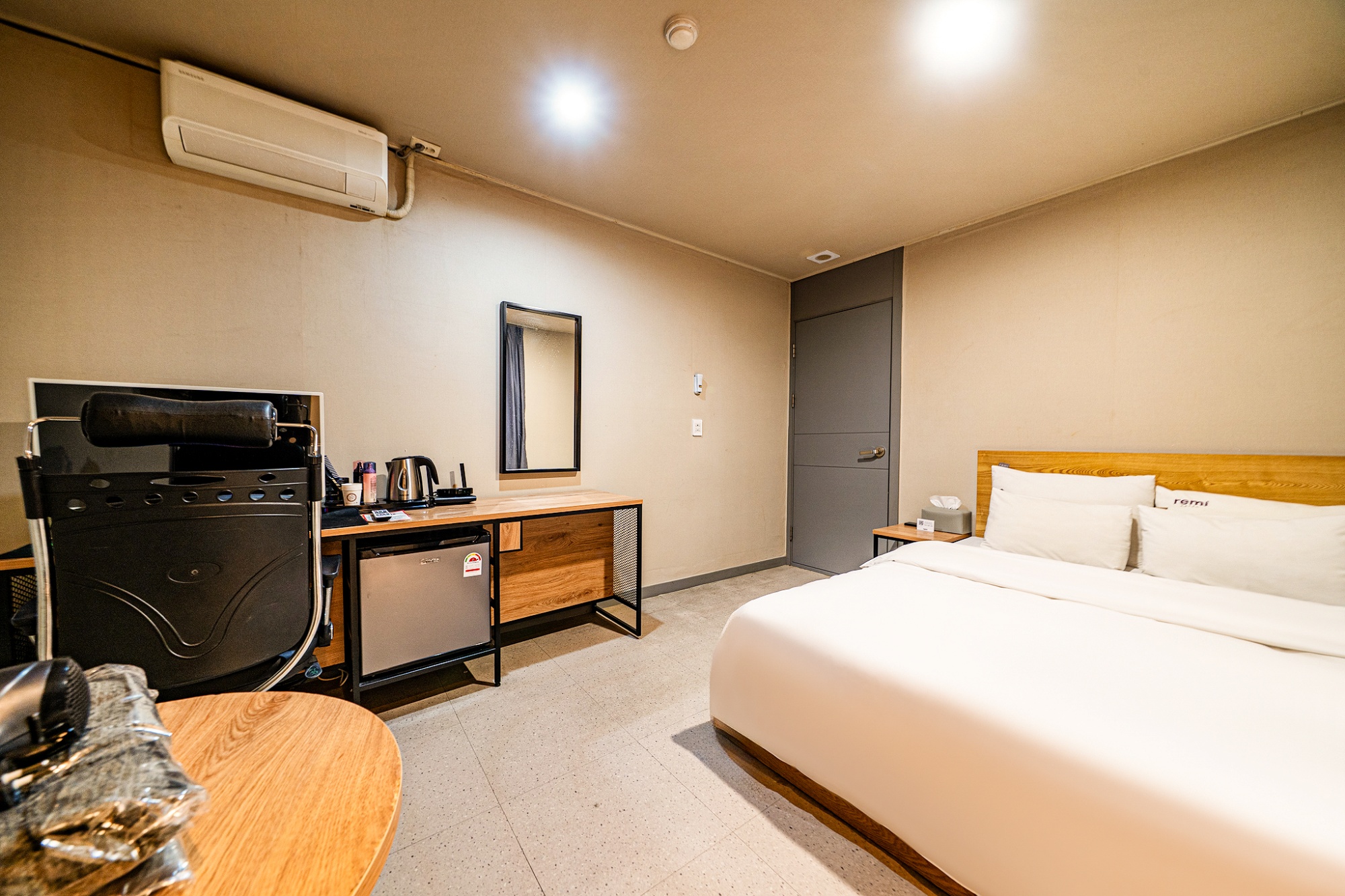 room detail thumbnail 1