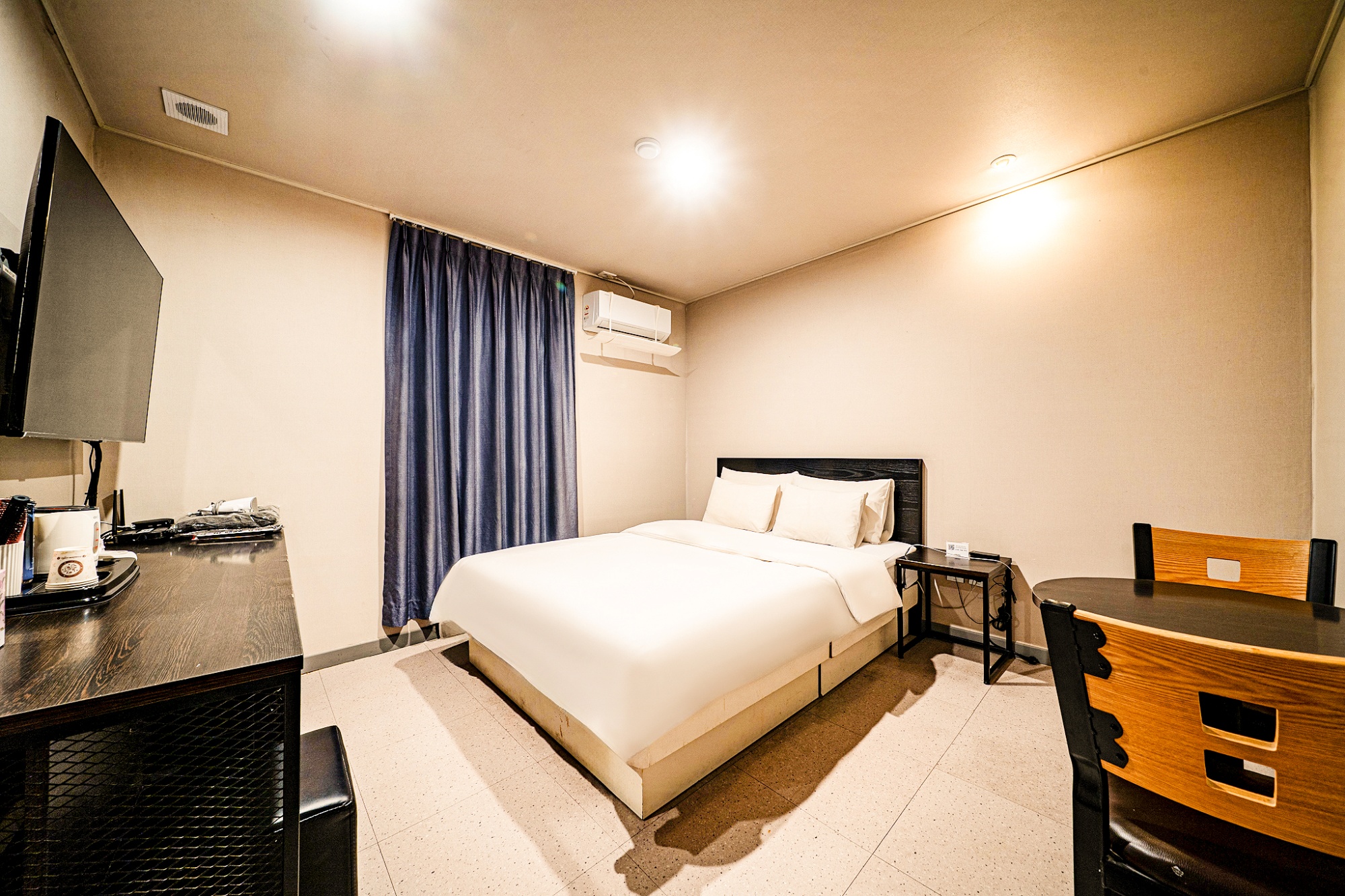 room detail thumbnail 0