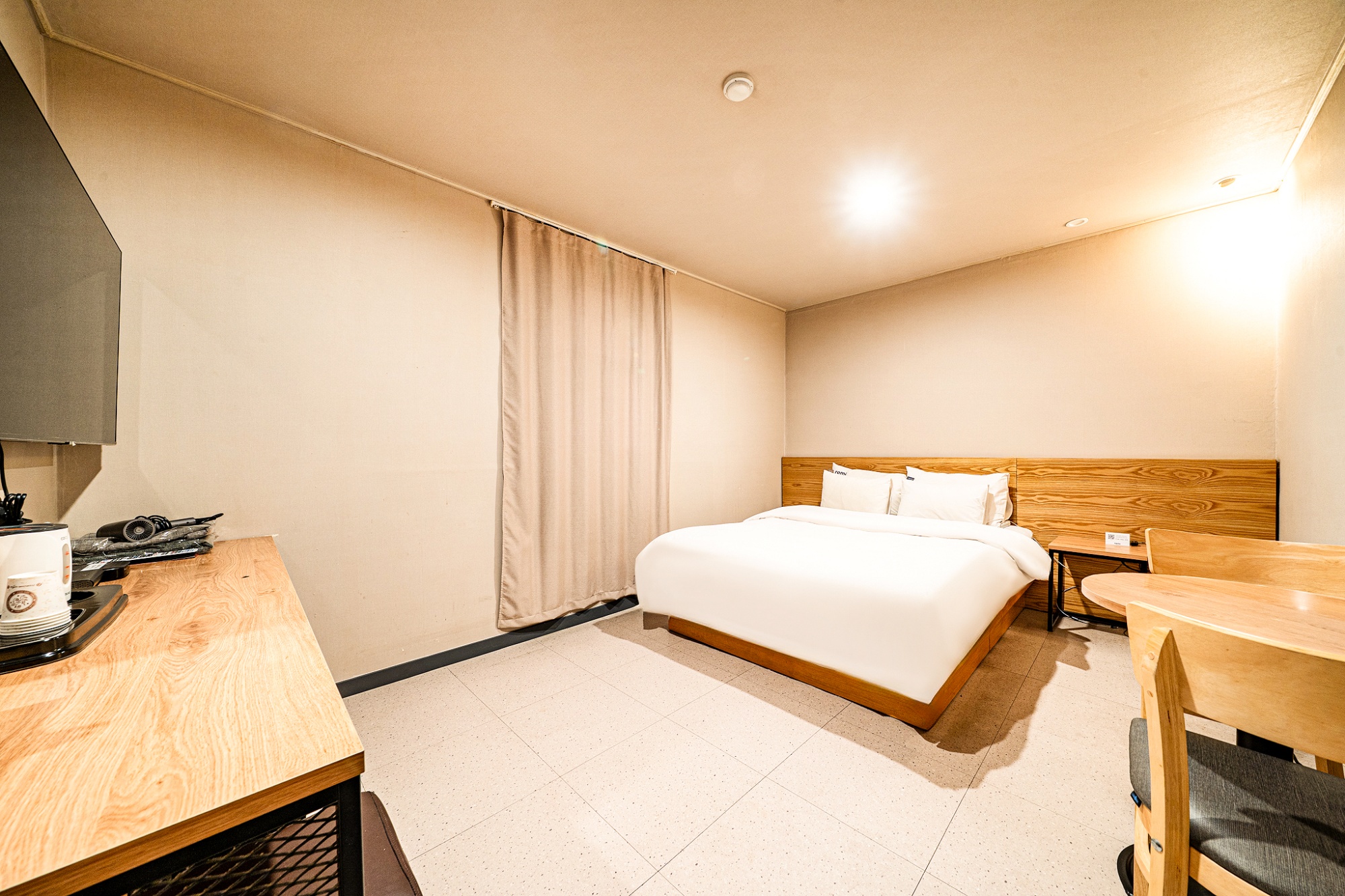 room detail thumbnail 0