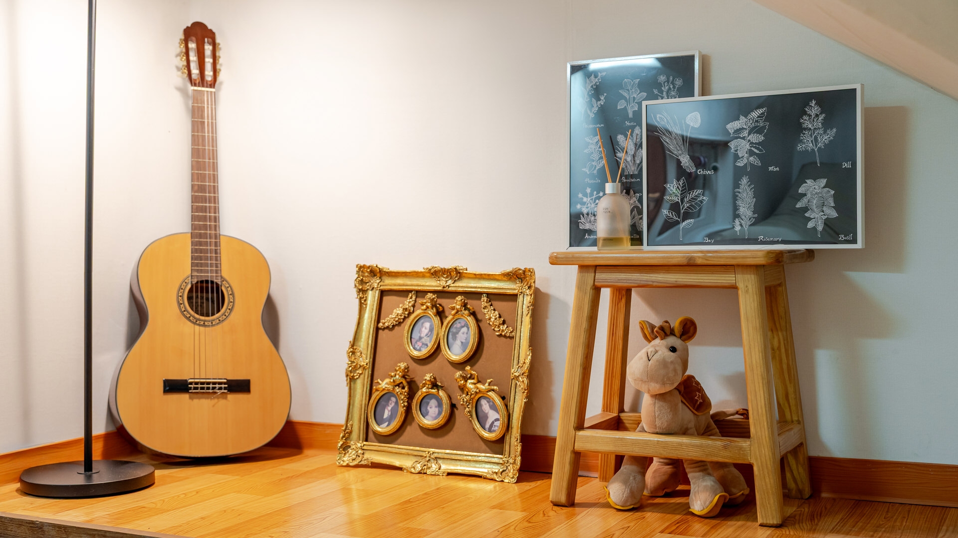 room detail thumbnail 2