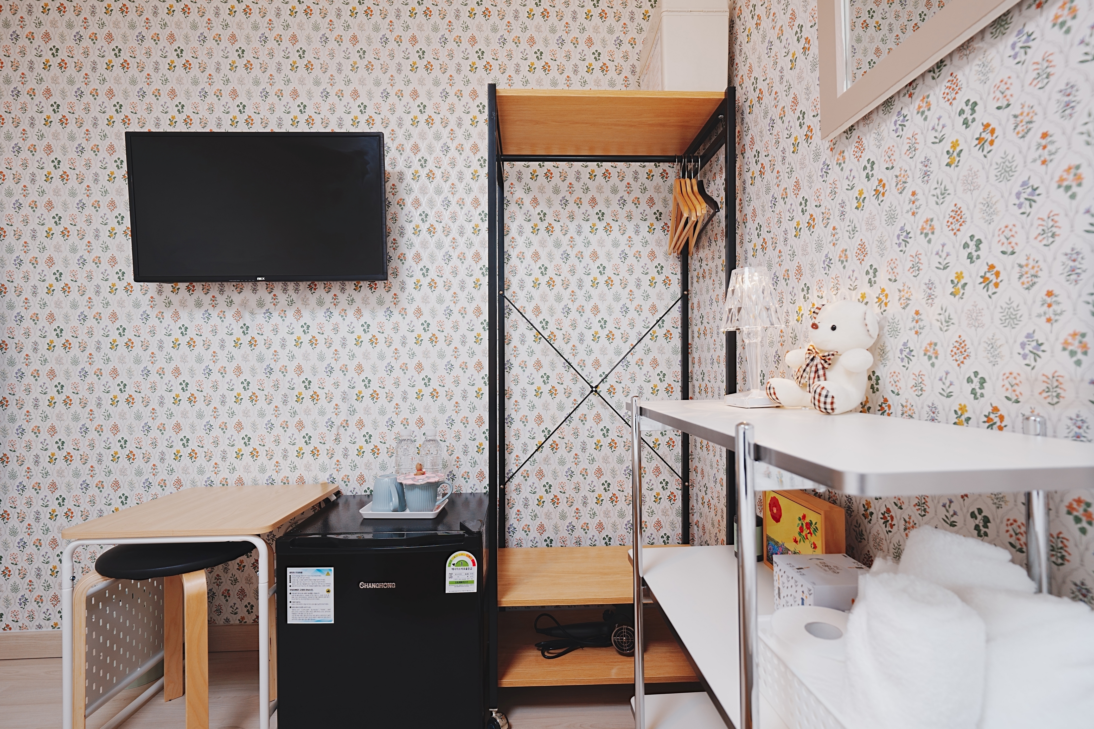 room detail thumbnail 1