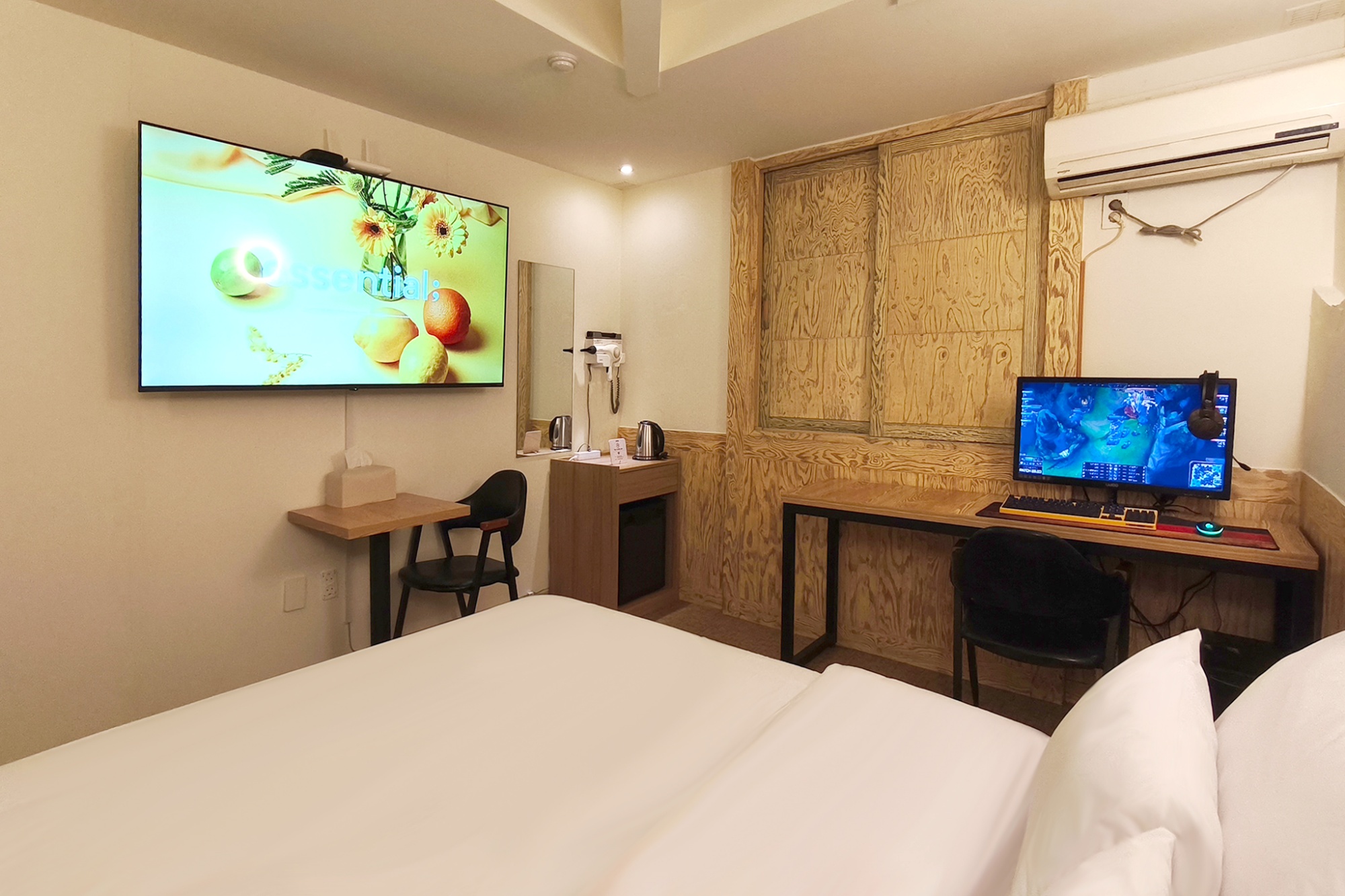 room detail thumbnail 1