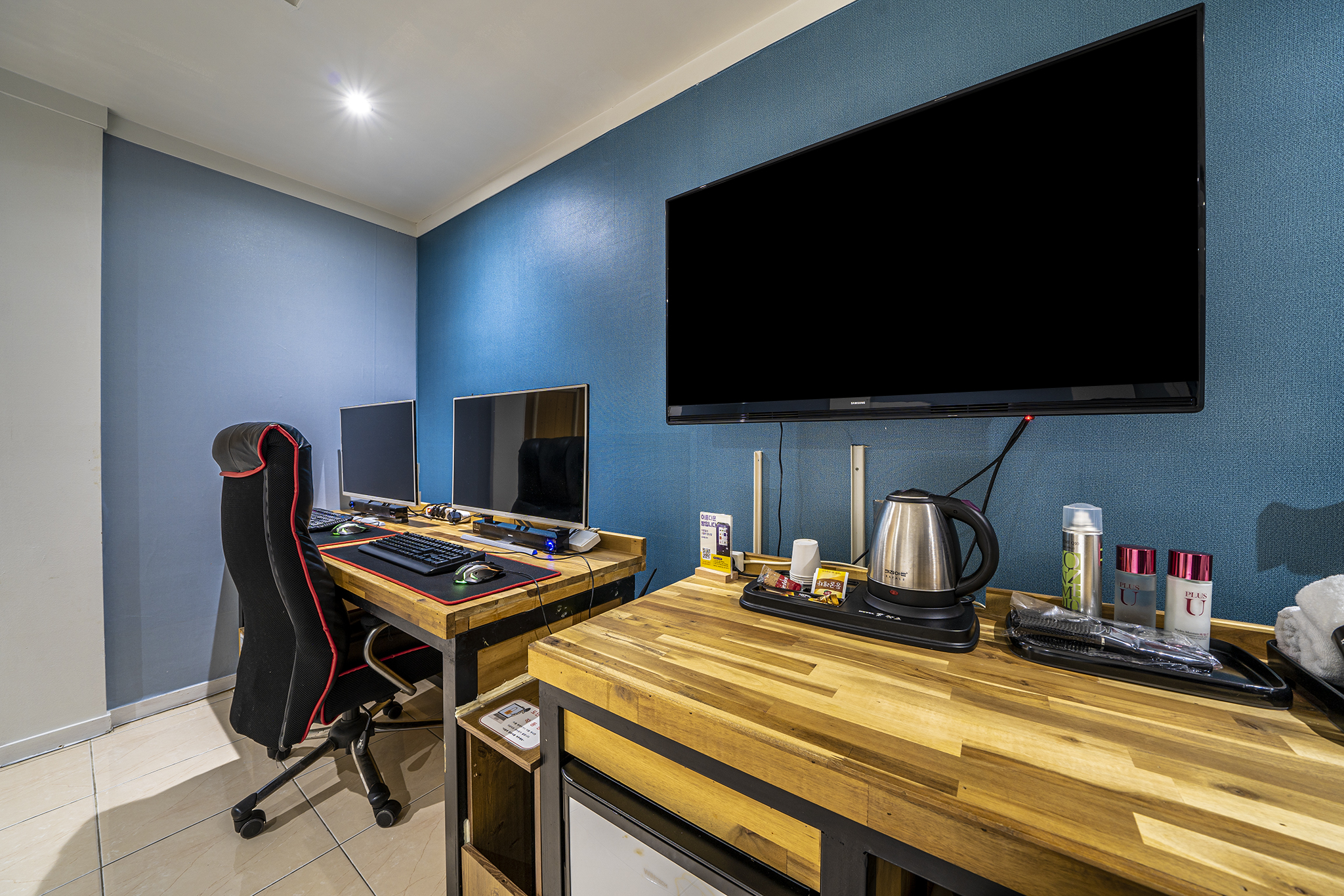 room detail thumbnail 2