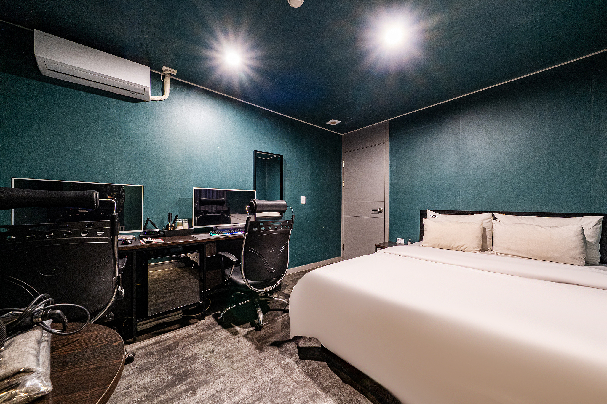 room detail thumbnail 0