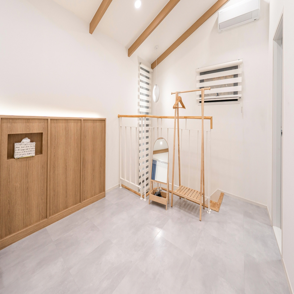 room detail thumbnail 2