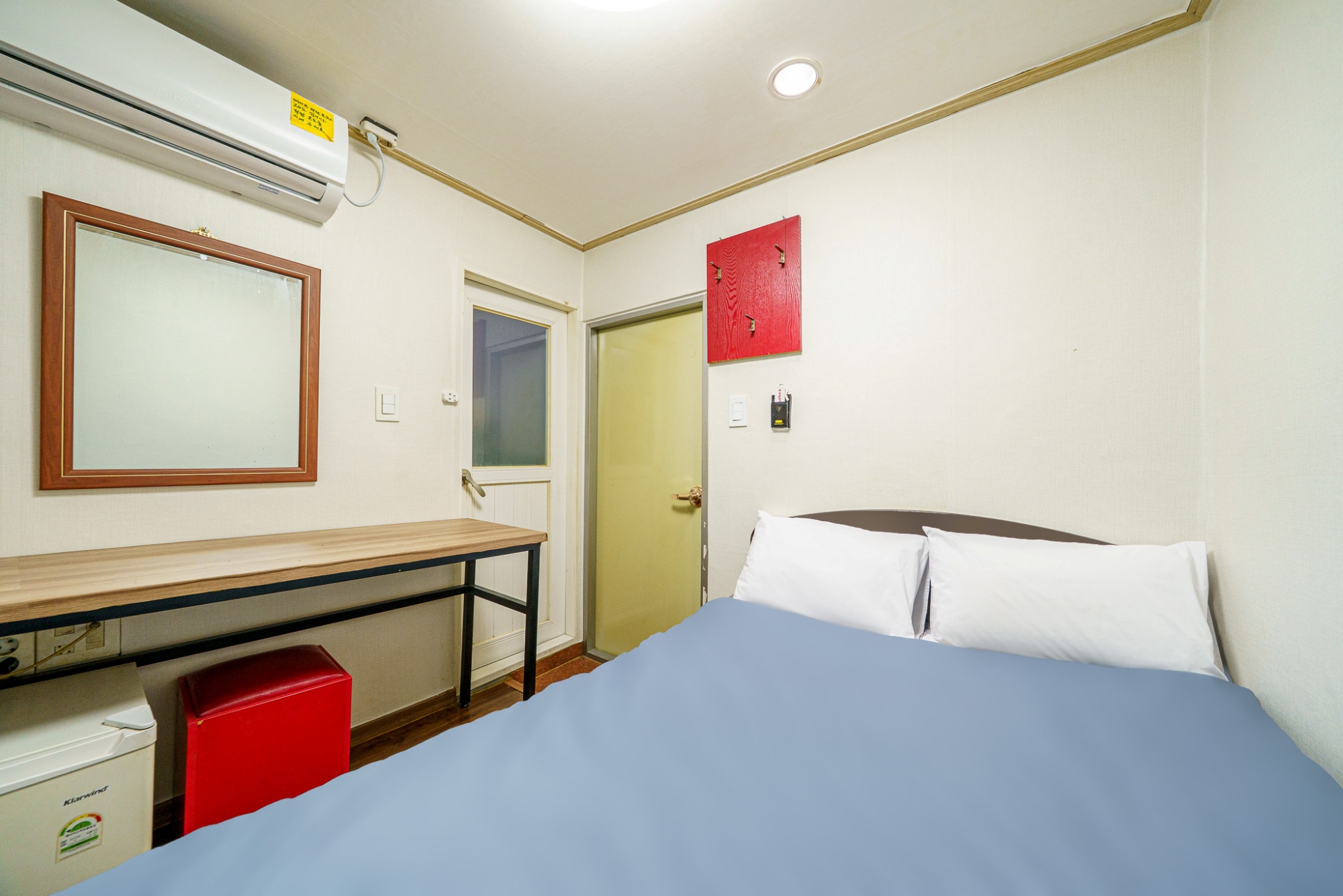 room detail thumbnail 0