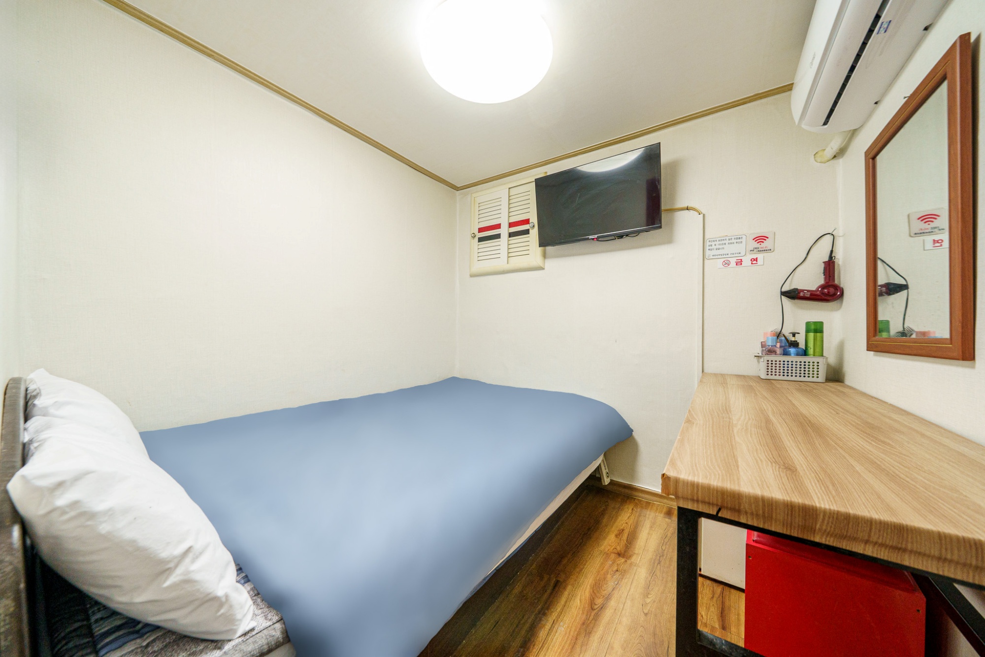 room detail thumbnail 1