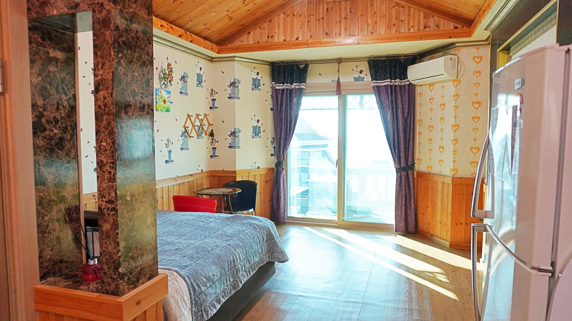 room detail thumbnail 0