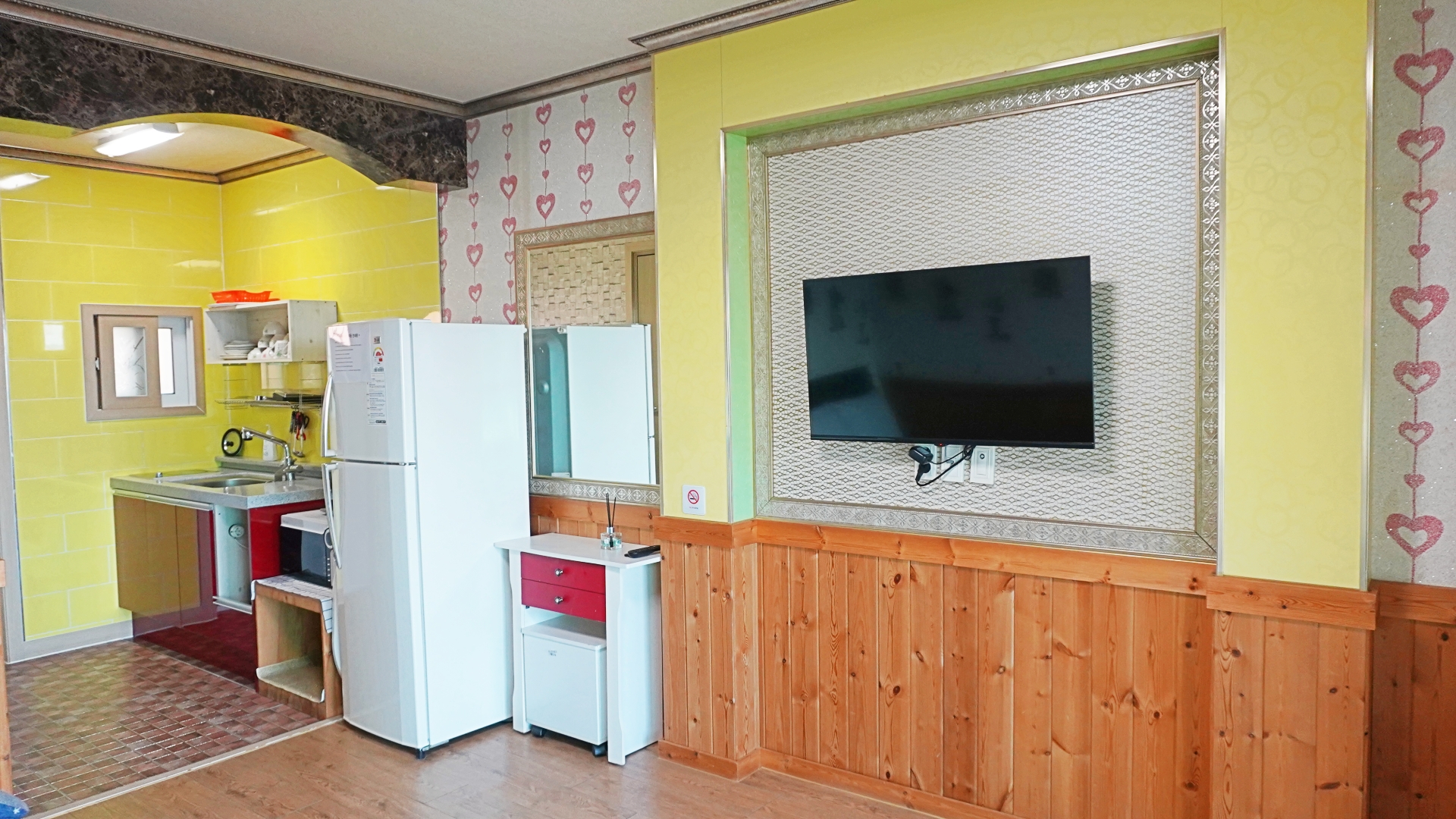 room detail thumbnail 2