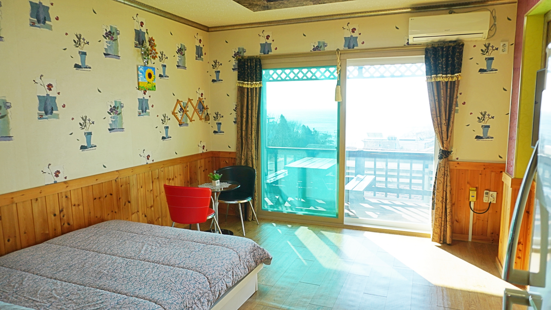 room detail thumbnail 0