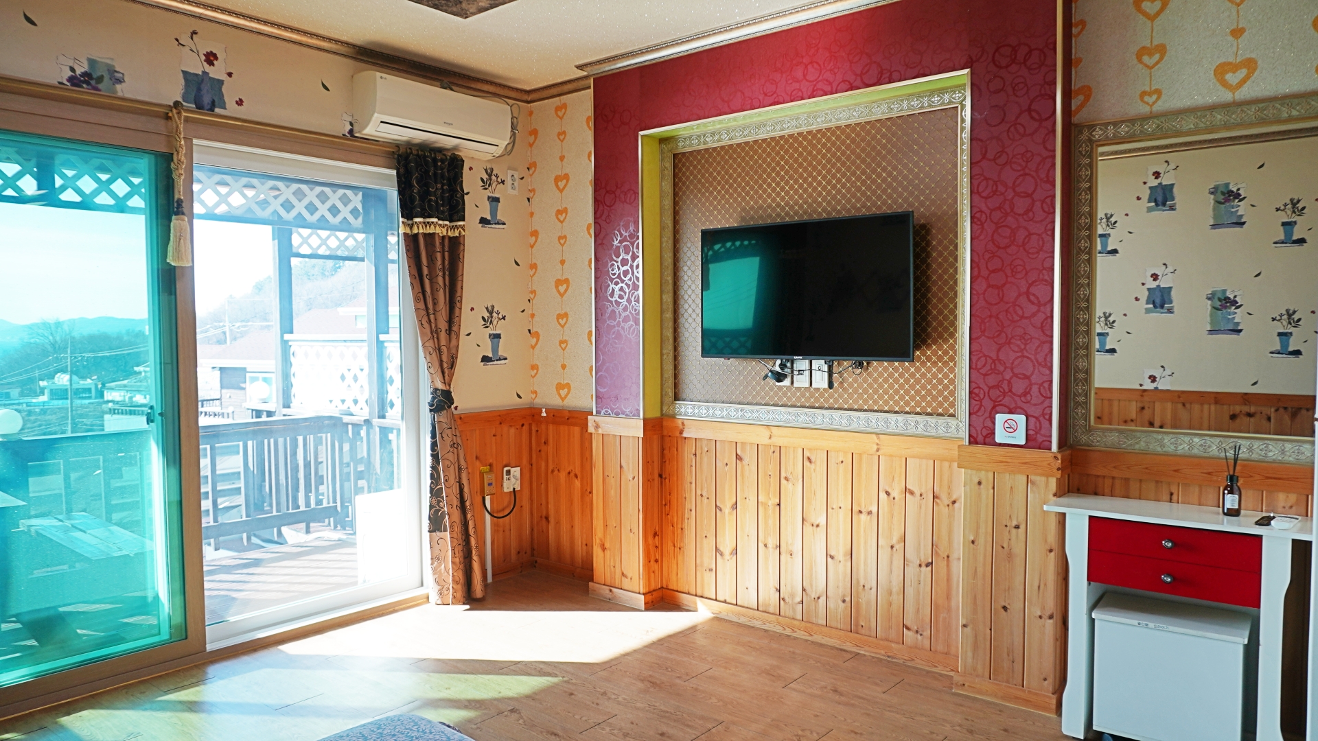 room detail thumbnail 1