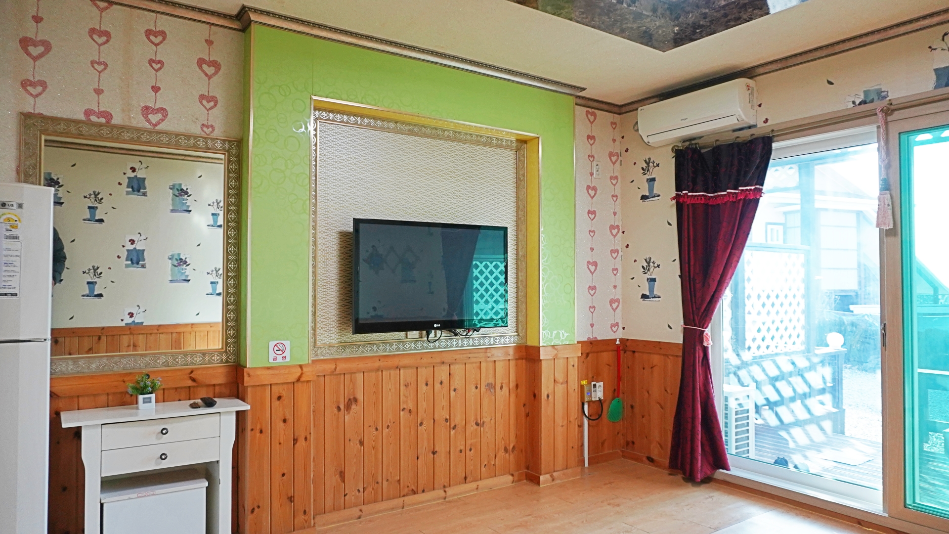 room detail thumbnail 1