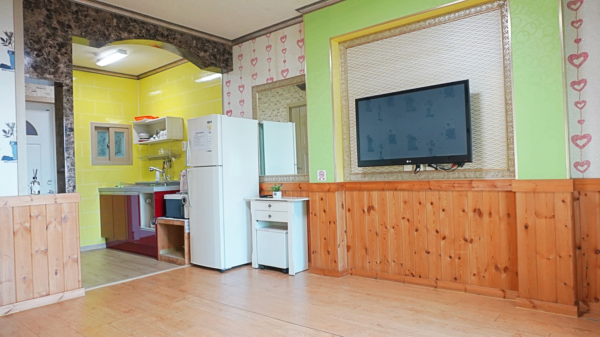 room detail thumbnail 2