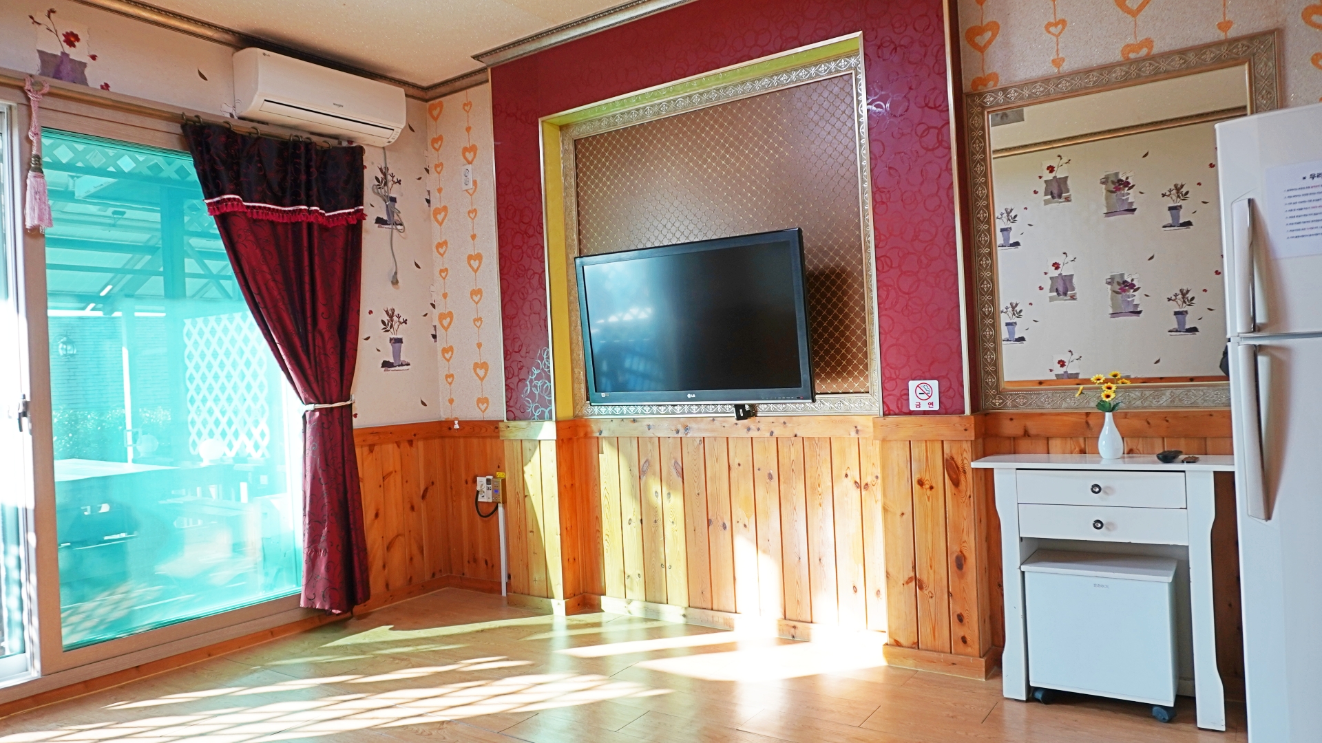 room detail thumbnail 1