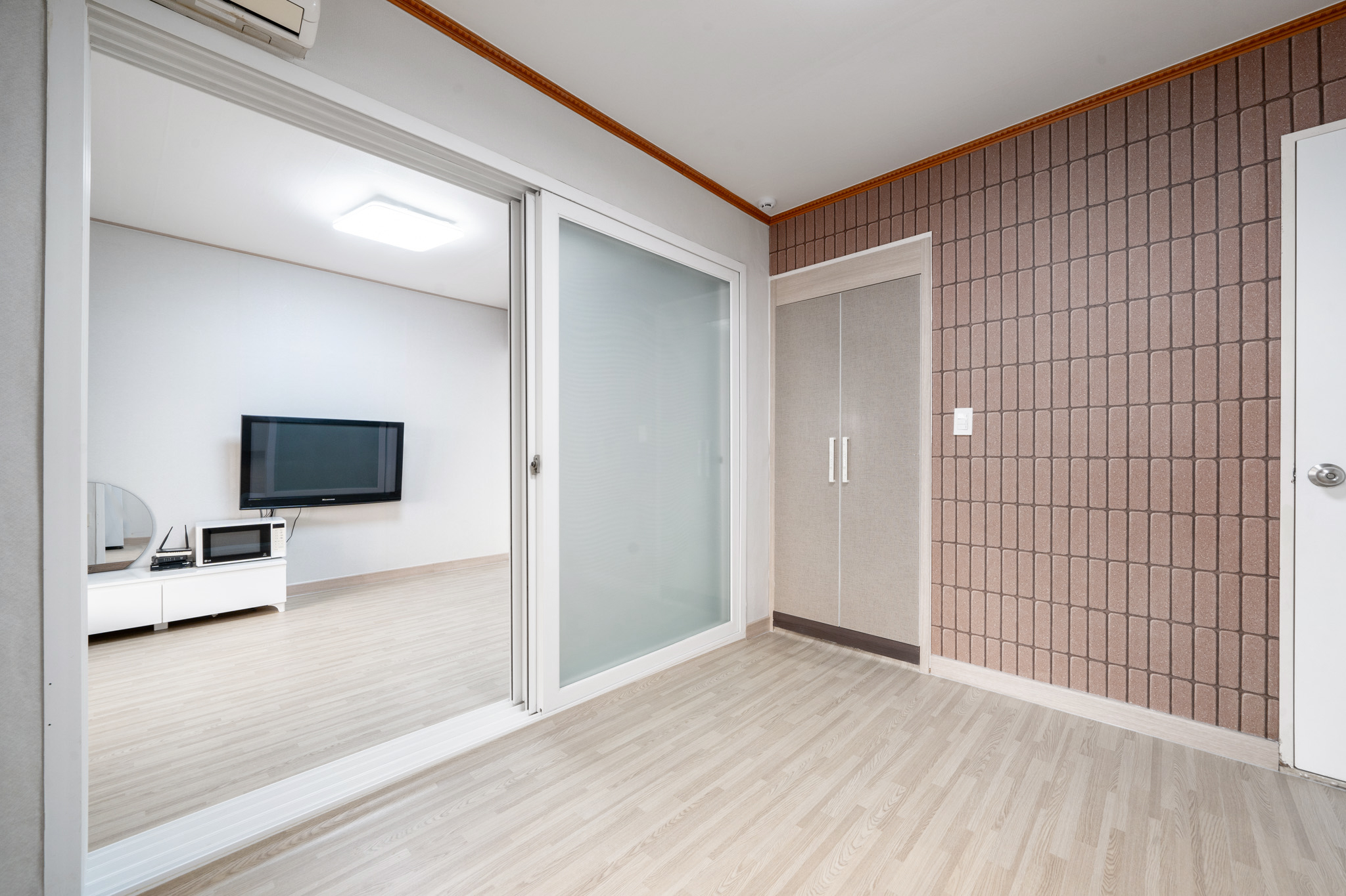 본관 201호(오션뷰 / 26년 2월 리모델링 객실)