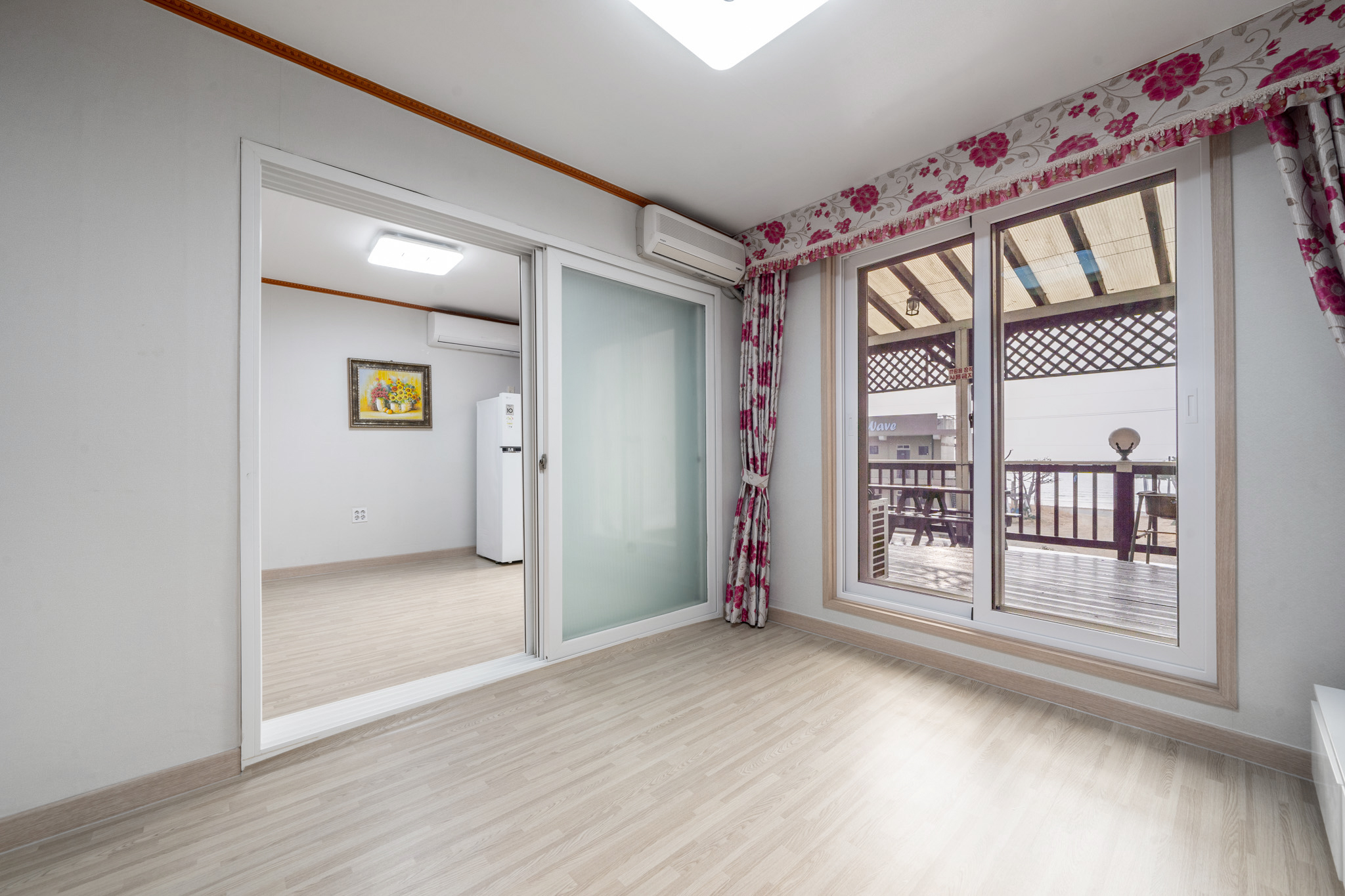 본관 206호(오션뷰 / 26년 2월 리모델링 객실)