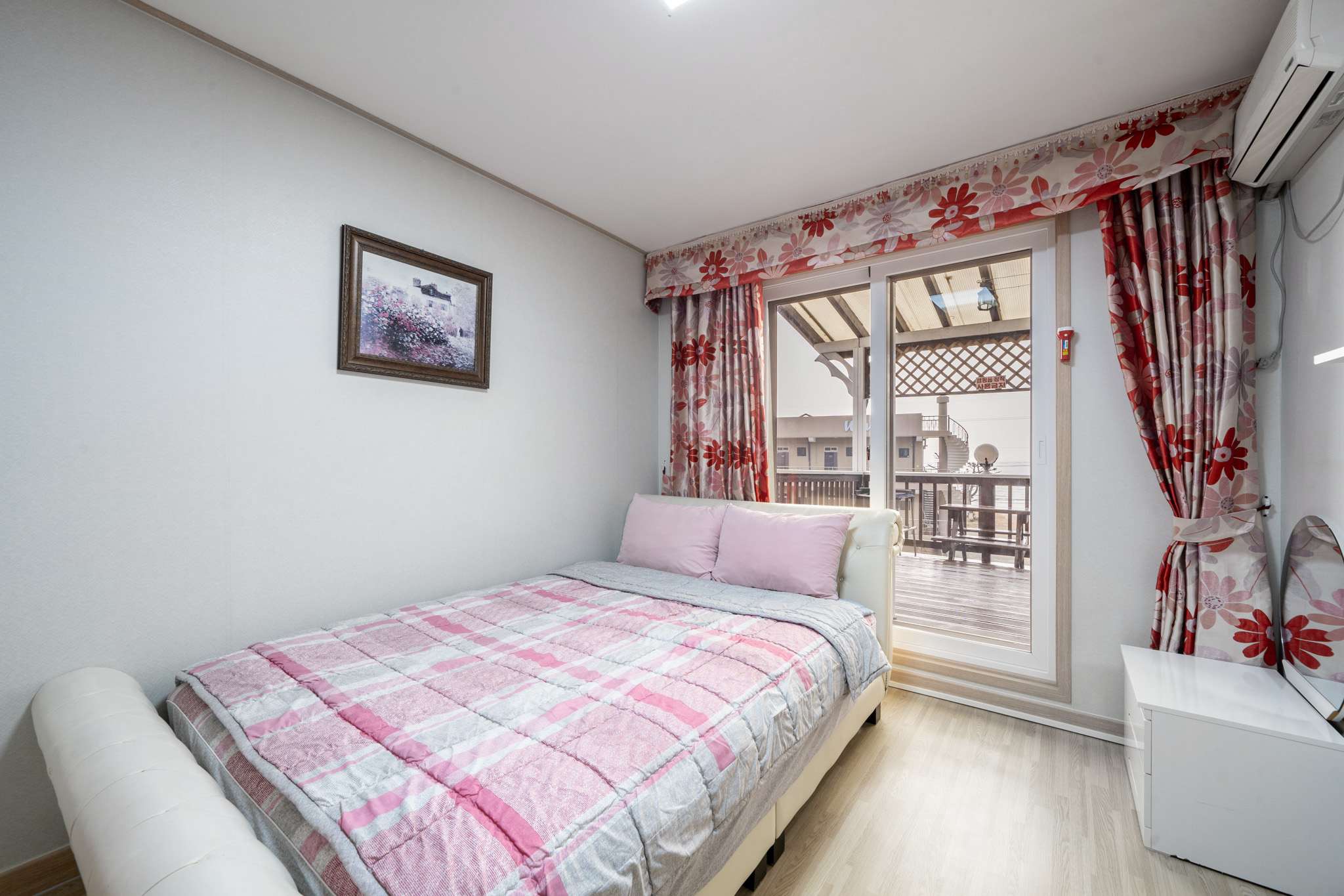 본관 207호(오션뷰 / 26년 2월 리모델링 객실)