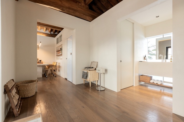 room detail thumbnail 2