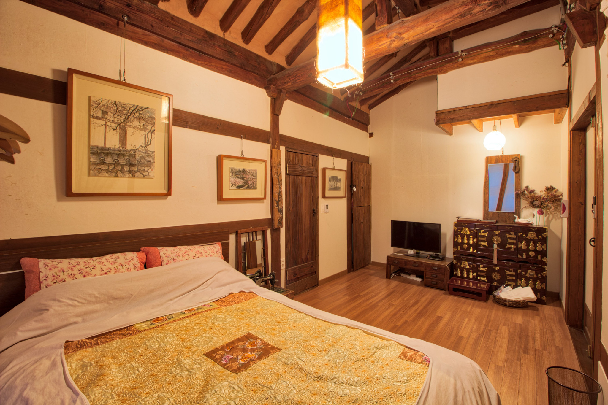 room detail thumbnail 2