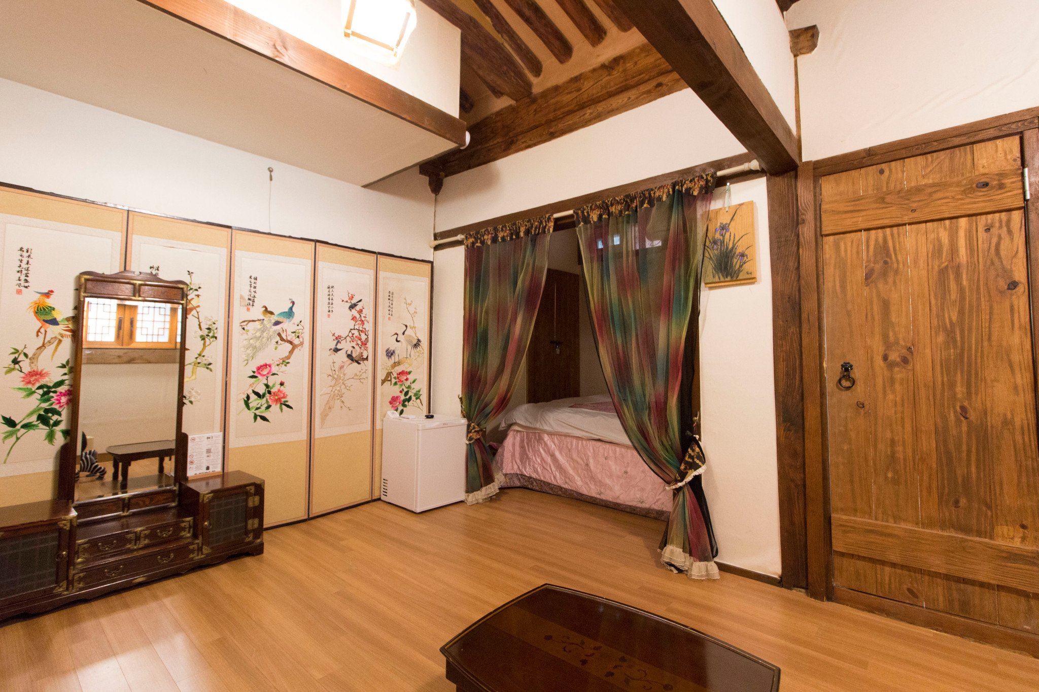 room detail thumbnail 1