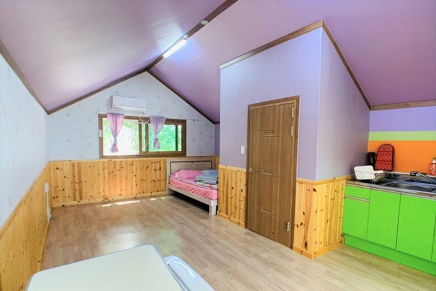 room detail thumbnail 2