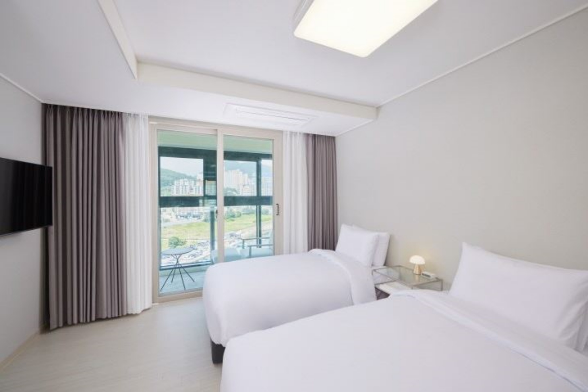 스탠다드 트윈 하프오션(2인 조식포함, 레지던스)