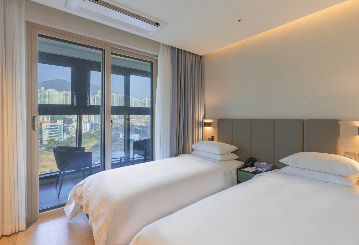 디럭스 트윈 시티(2인 조식포함)